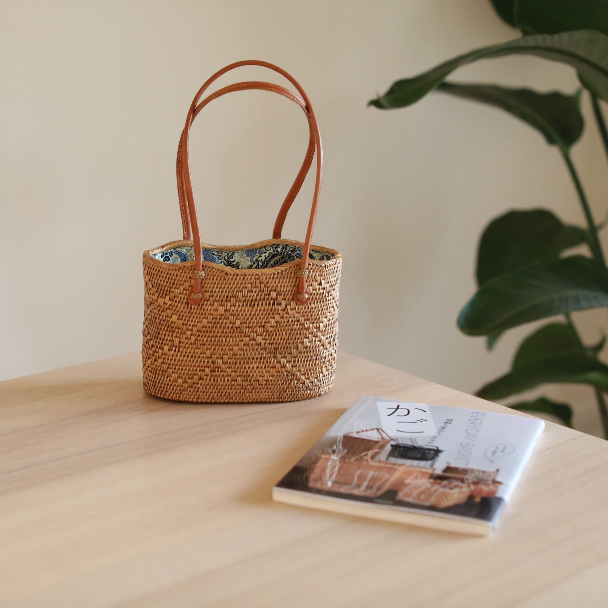 Bali Rattan Wave Handbag - Kauai
