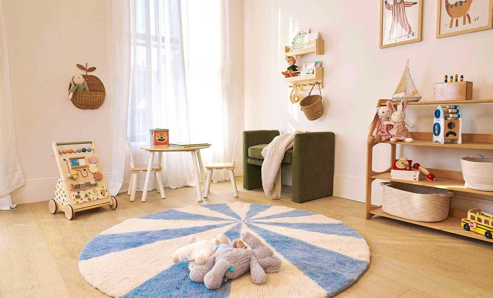 Beach Ball Washable Round Wool Rug In Blue