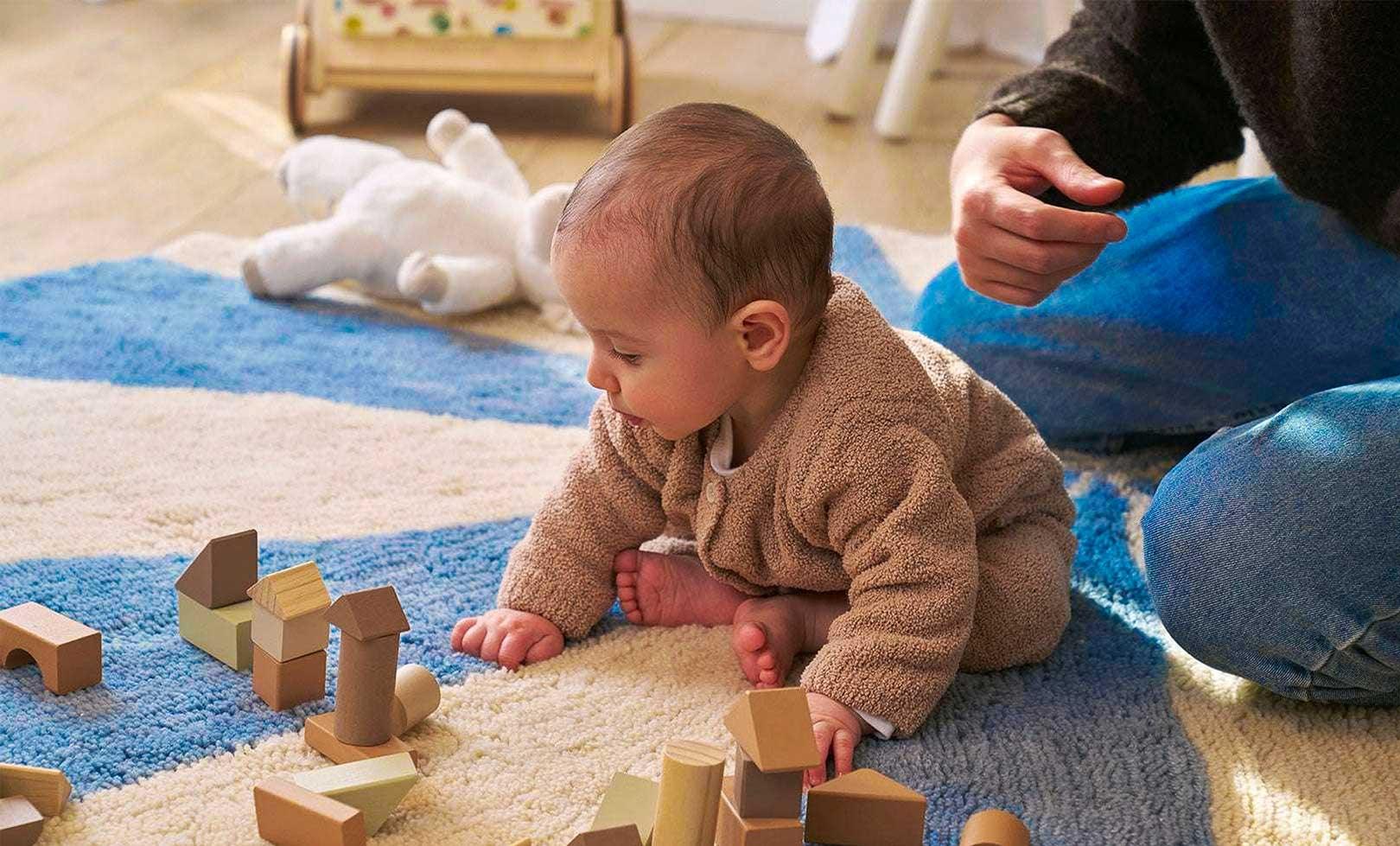 Beach Ball Washable Round Wool Rug In Blue