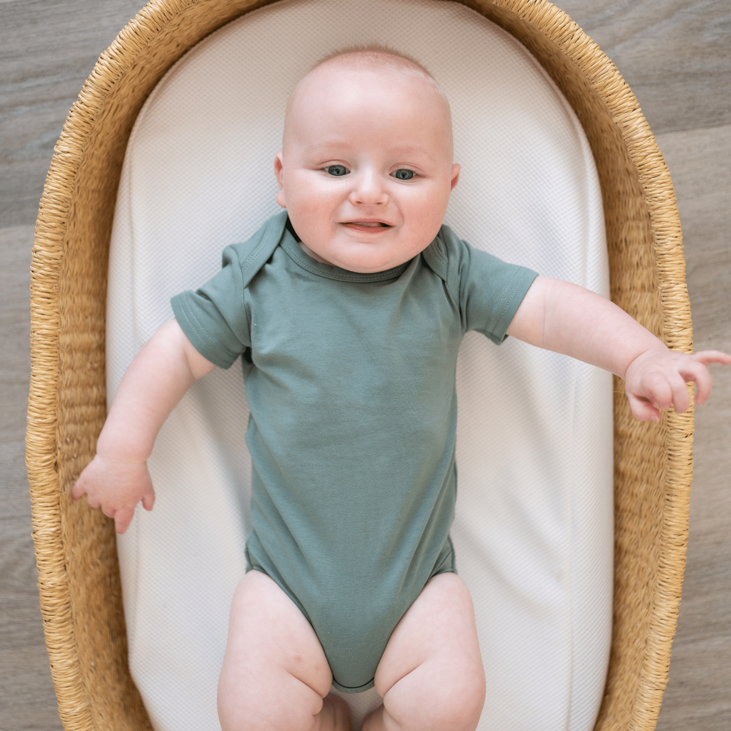 Organic Cotton Short Sleeve Bodysuit – Basil Green