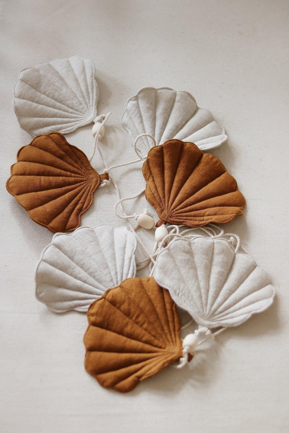 Linen Caramel Garland With Shells