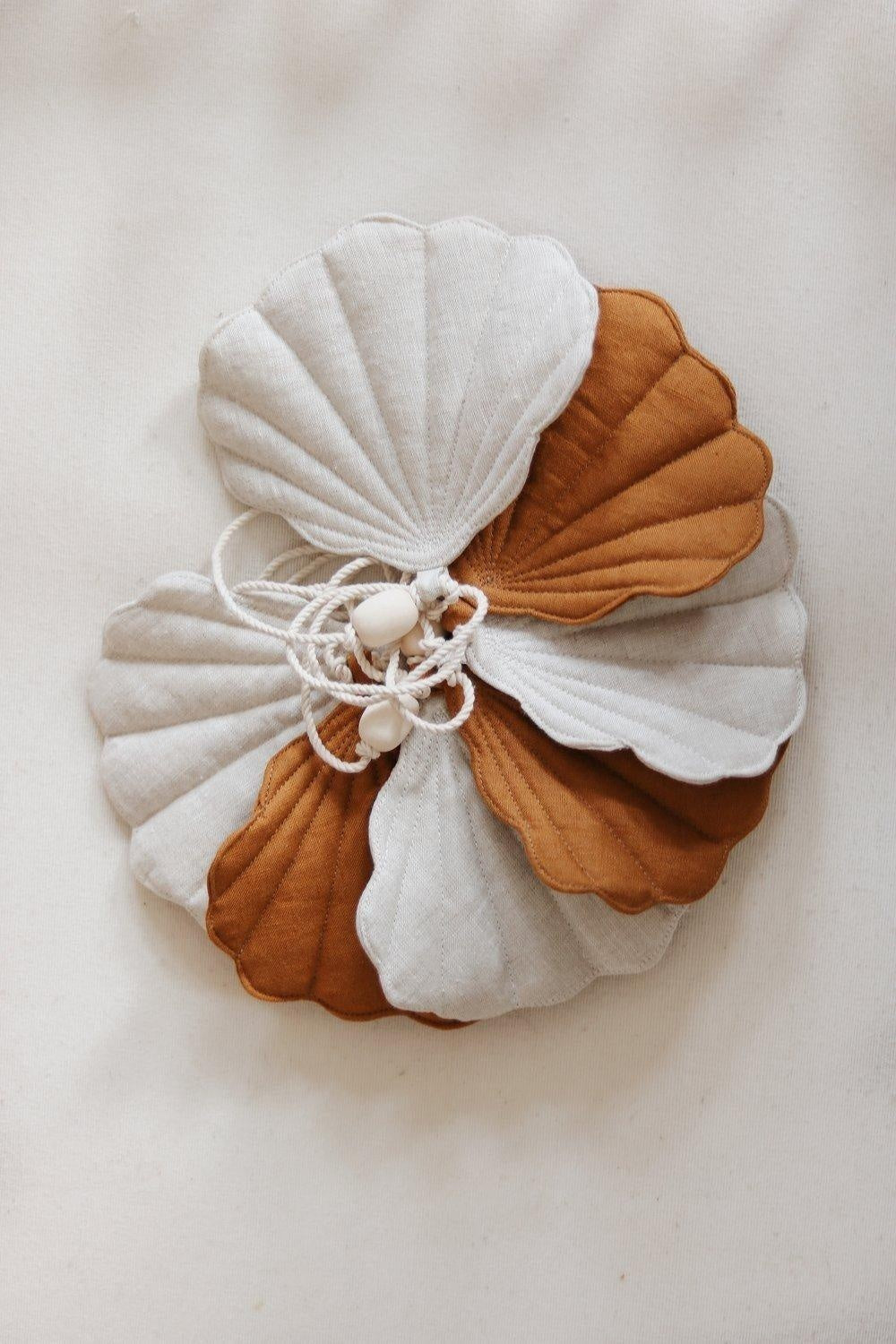 Linen Caramel Garland With Shells