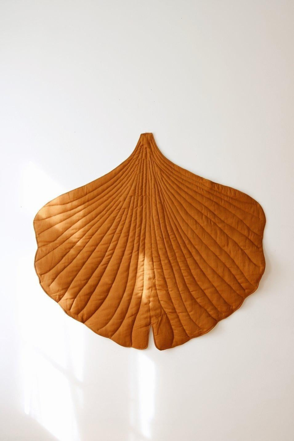 Linen Caramel Ginkgo Leaf Mat