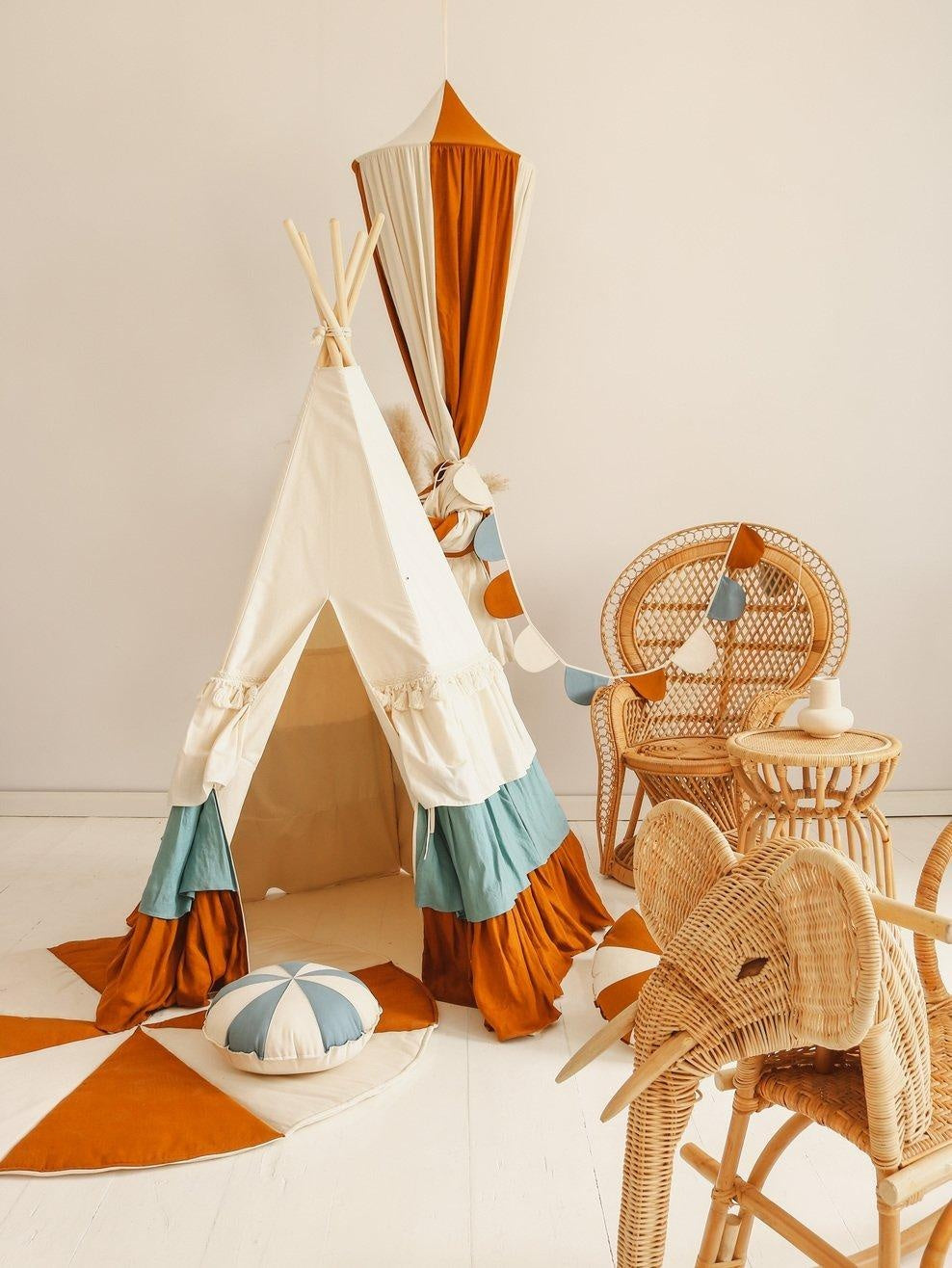 Circus Teepee Tent With Frills And Caramel Candy - Mat Set