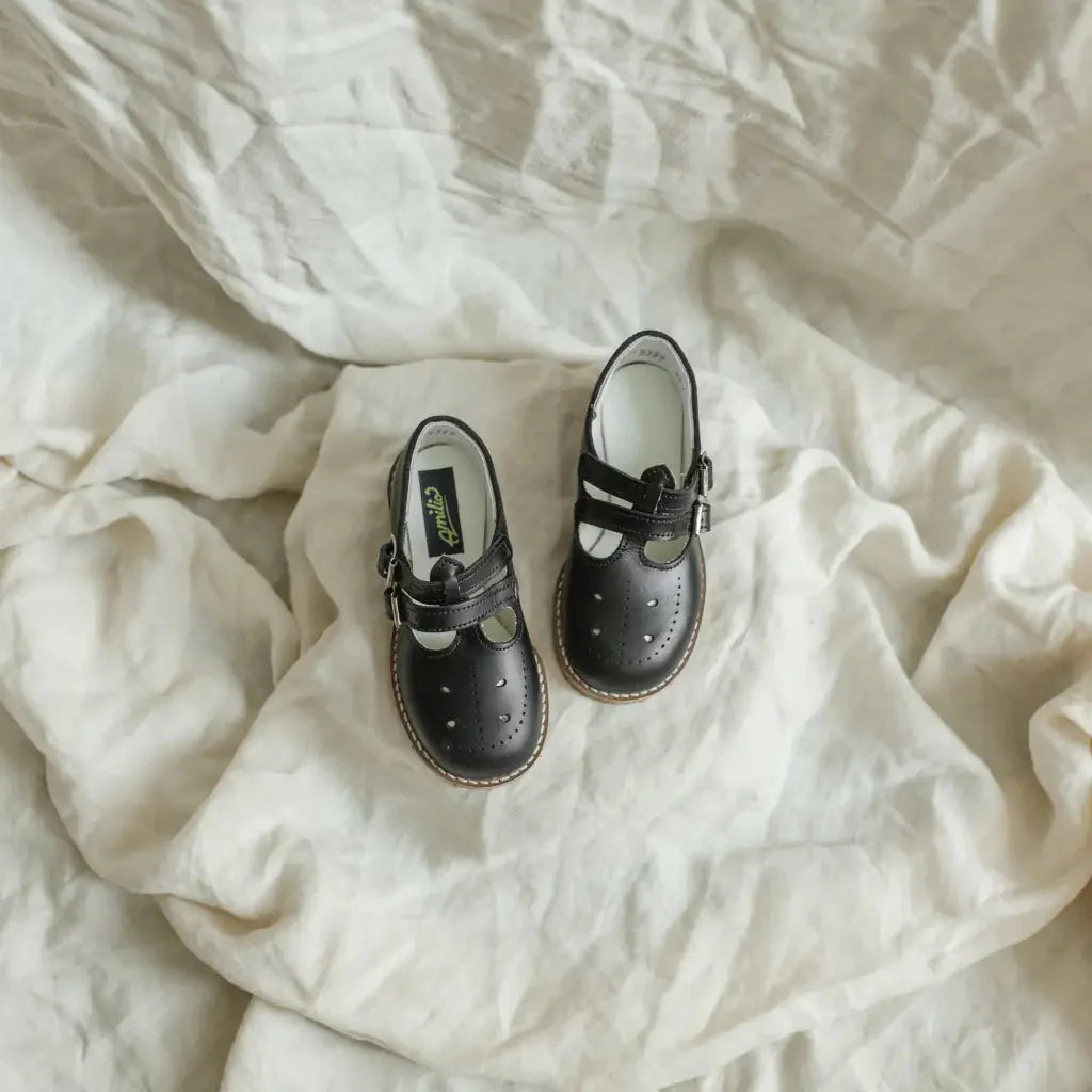 Claire T-strap - Black