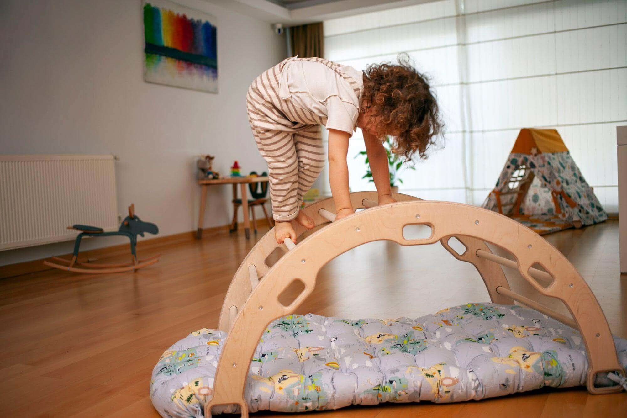 Xl Climbing Arch/rocker & Map Pattern Cushion Set