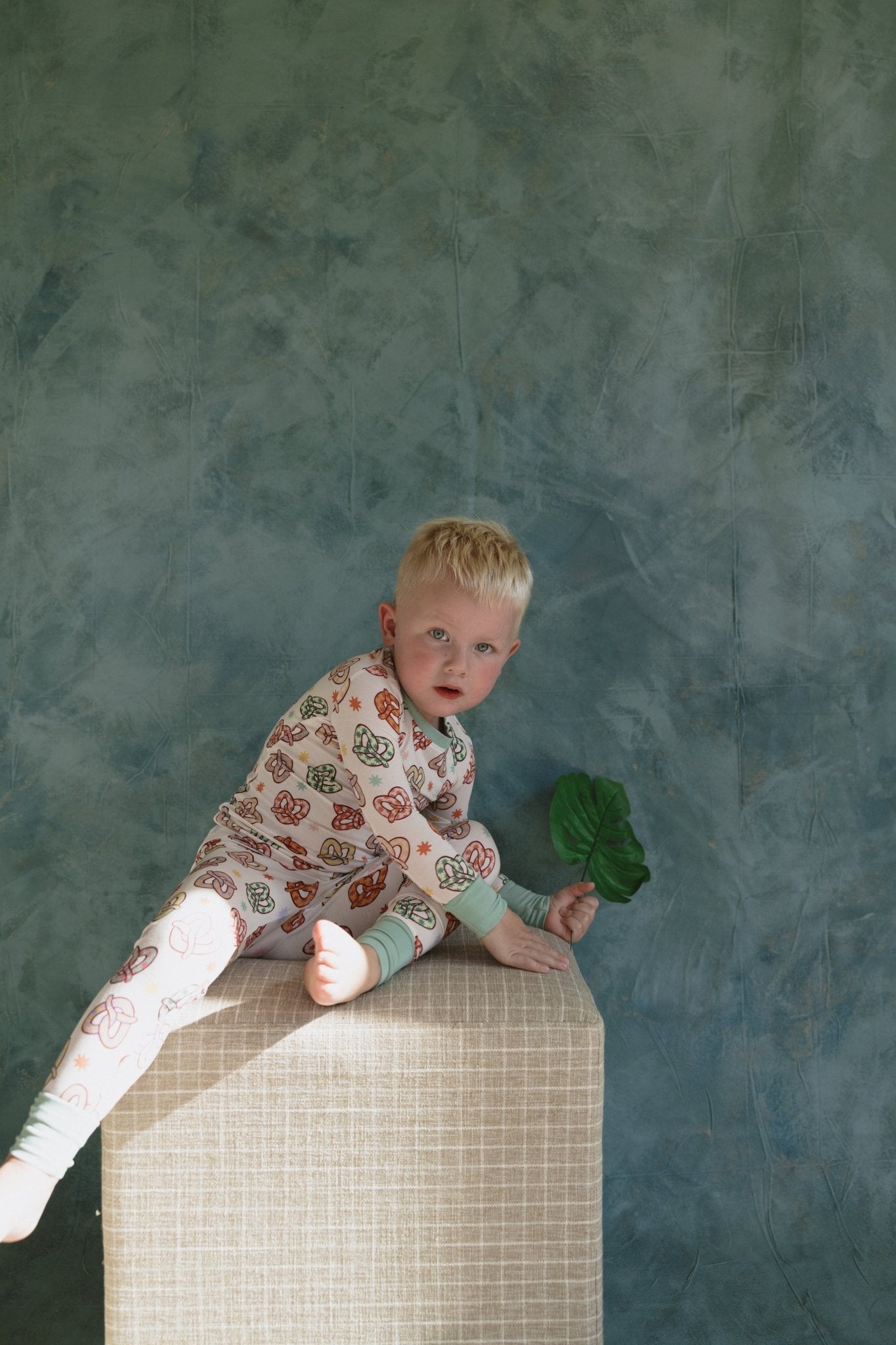 Colorful Pretzel Two Piece Set