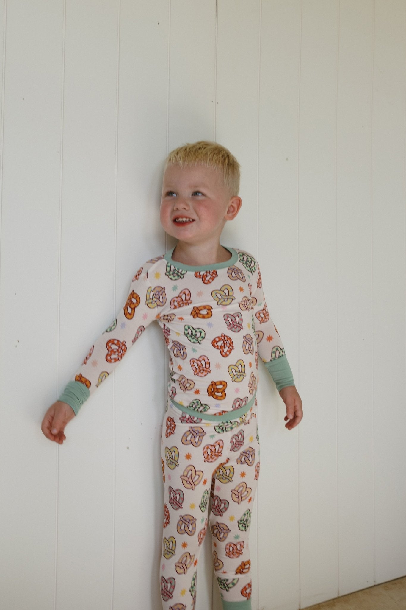 Colorful Pretzel Two Piece Set