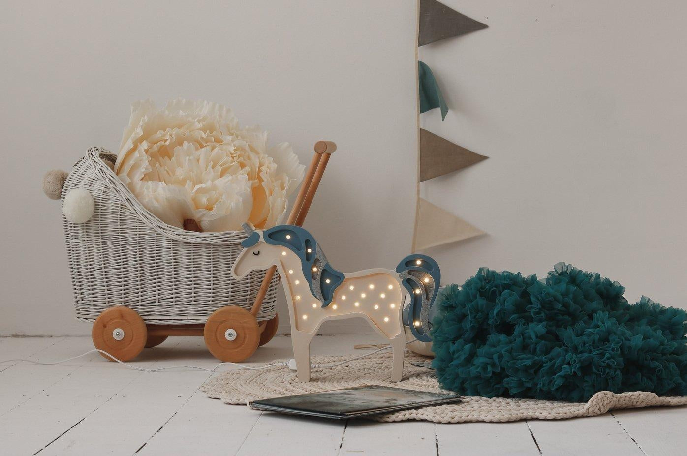 “cream” Garland