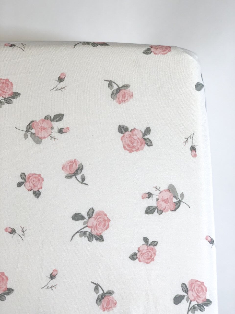 Crib Sheet - Roses White