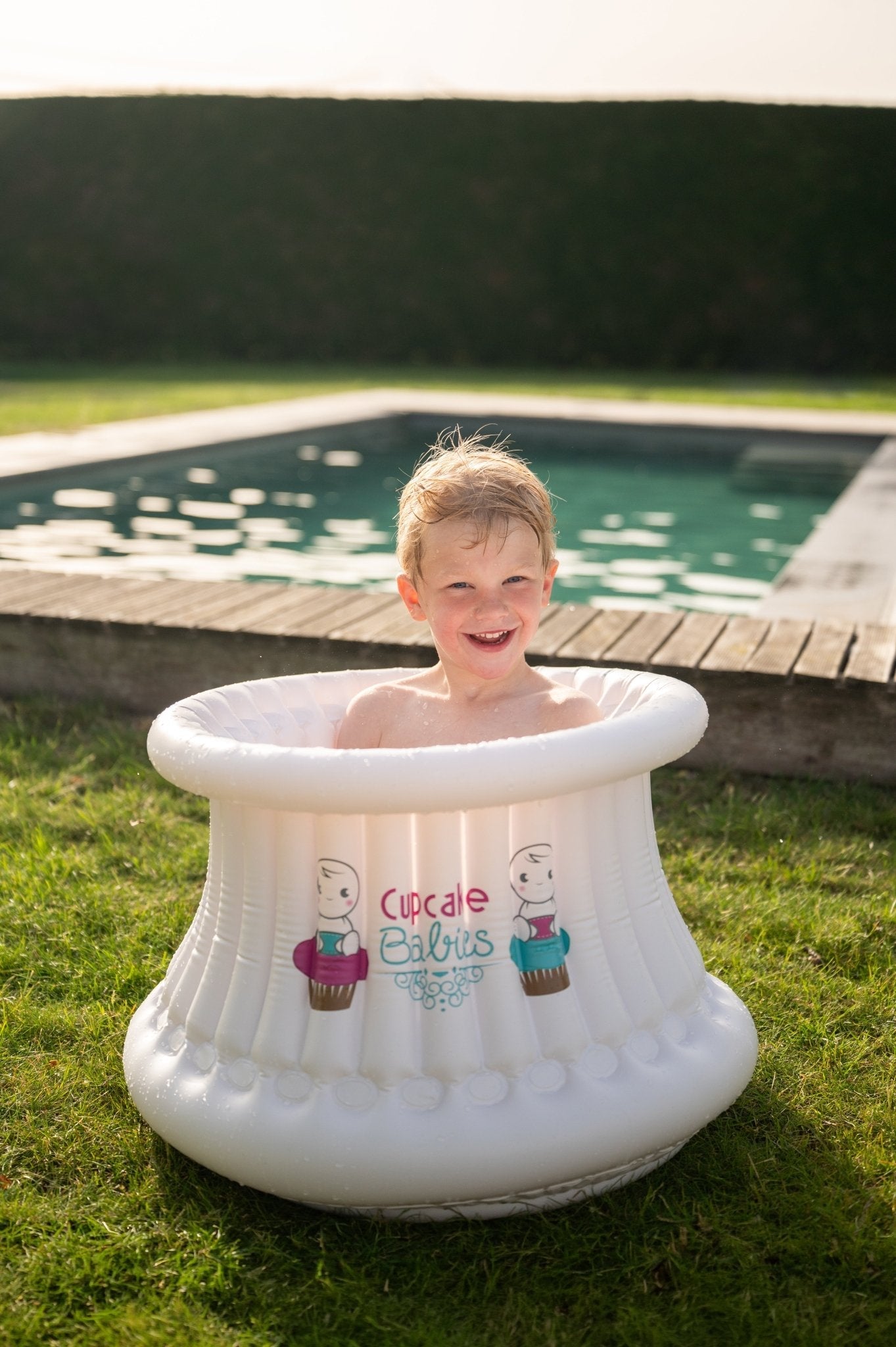 Big Bath White & Inflator (suitable From 1 Year Up To 8 Years)