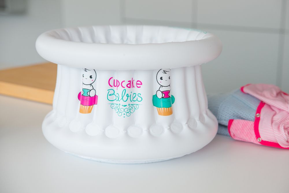 Small Bath White & Travel Pouch & Inflator (suitable From Birth Up To 1 Year)