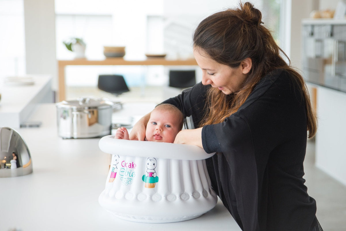Small Bath White & Travel Pouch & Inflator (suitable From Birth Up To 1 Year)