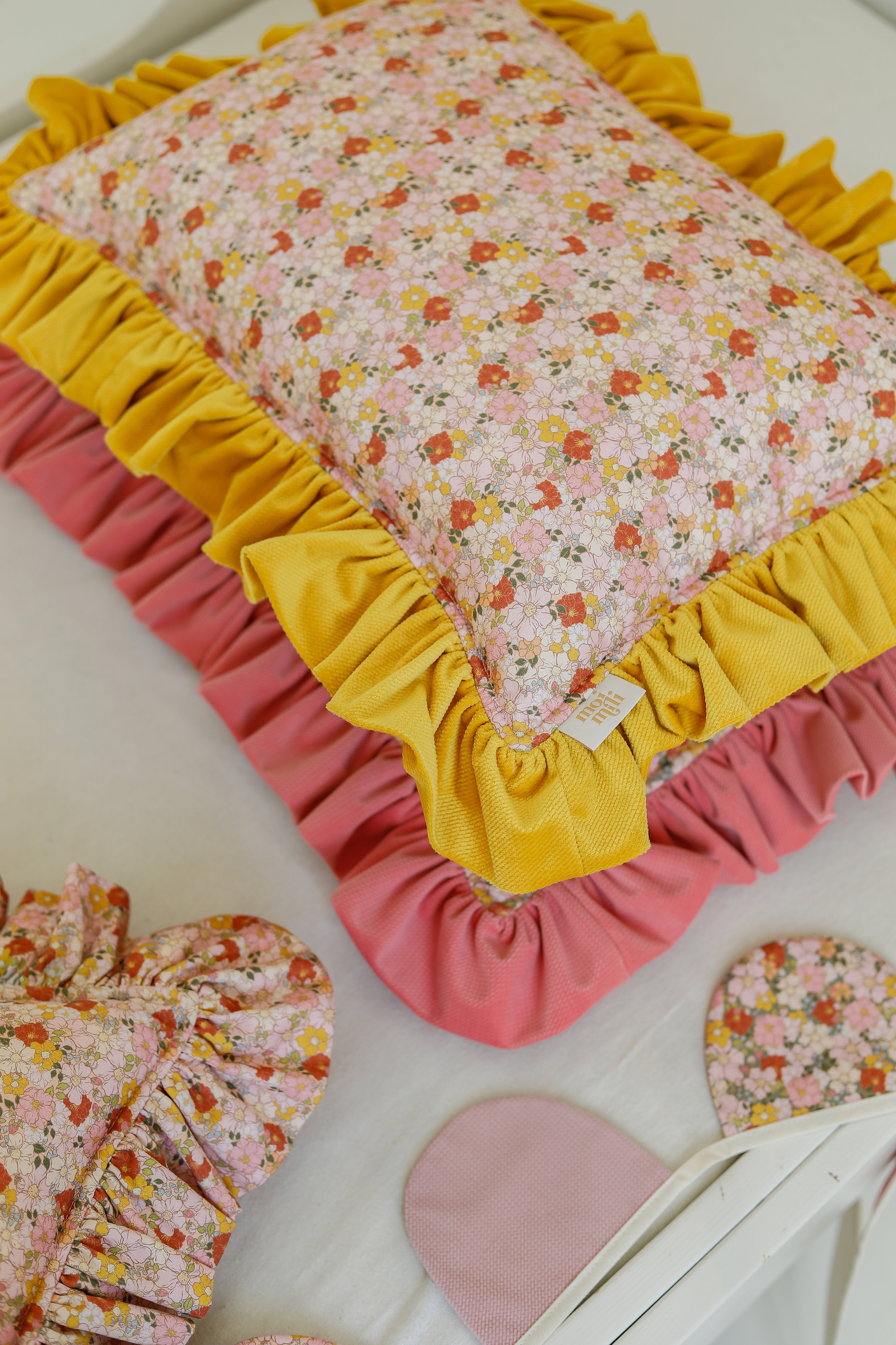 "summer Garden" Pillow With Frill