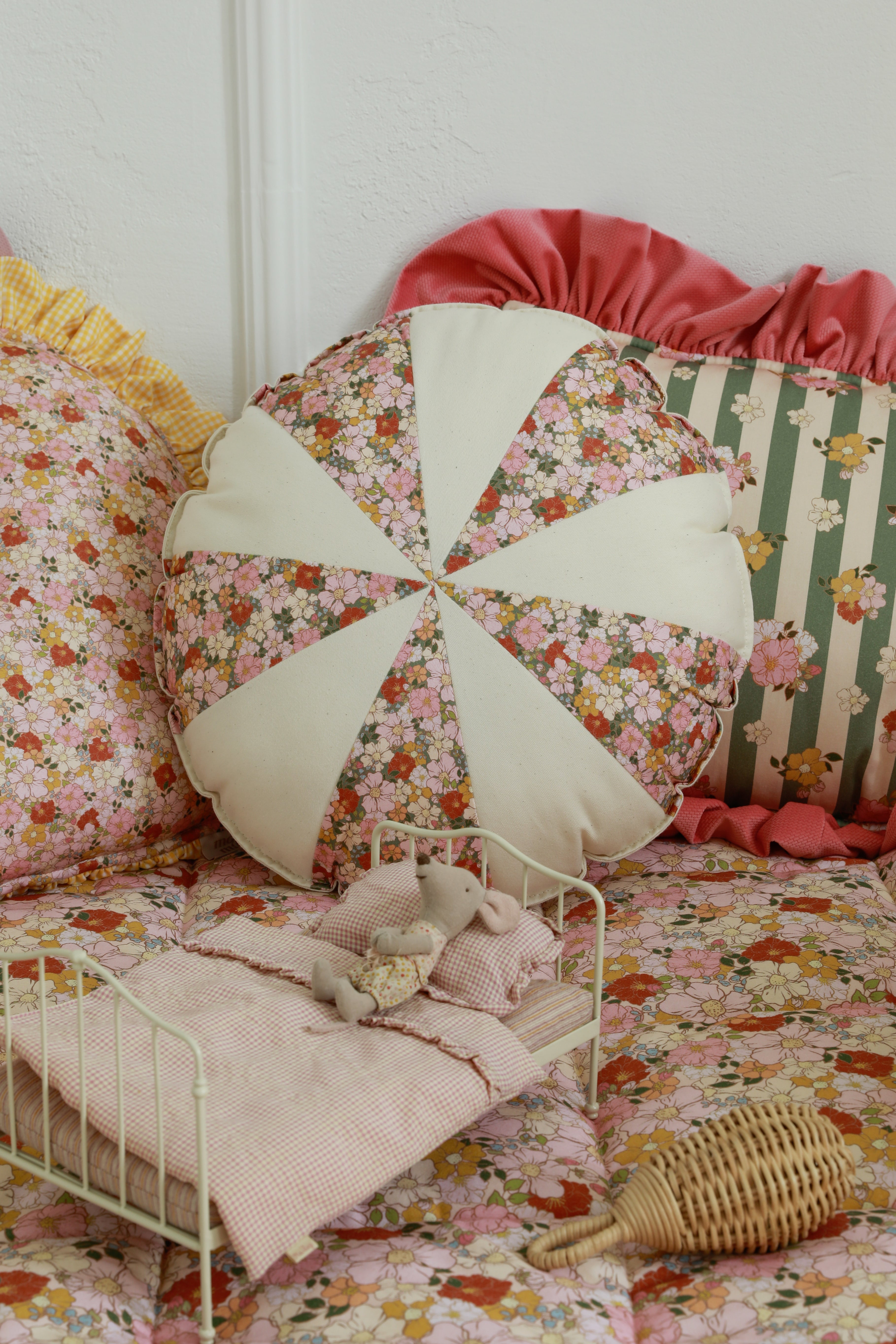 “green Garden” Round Patchwork Pillow