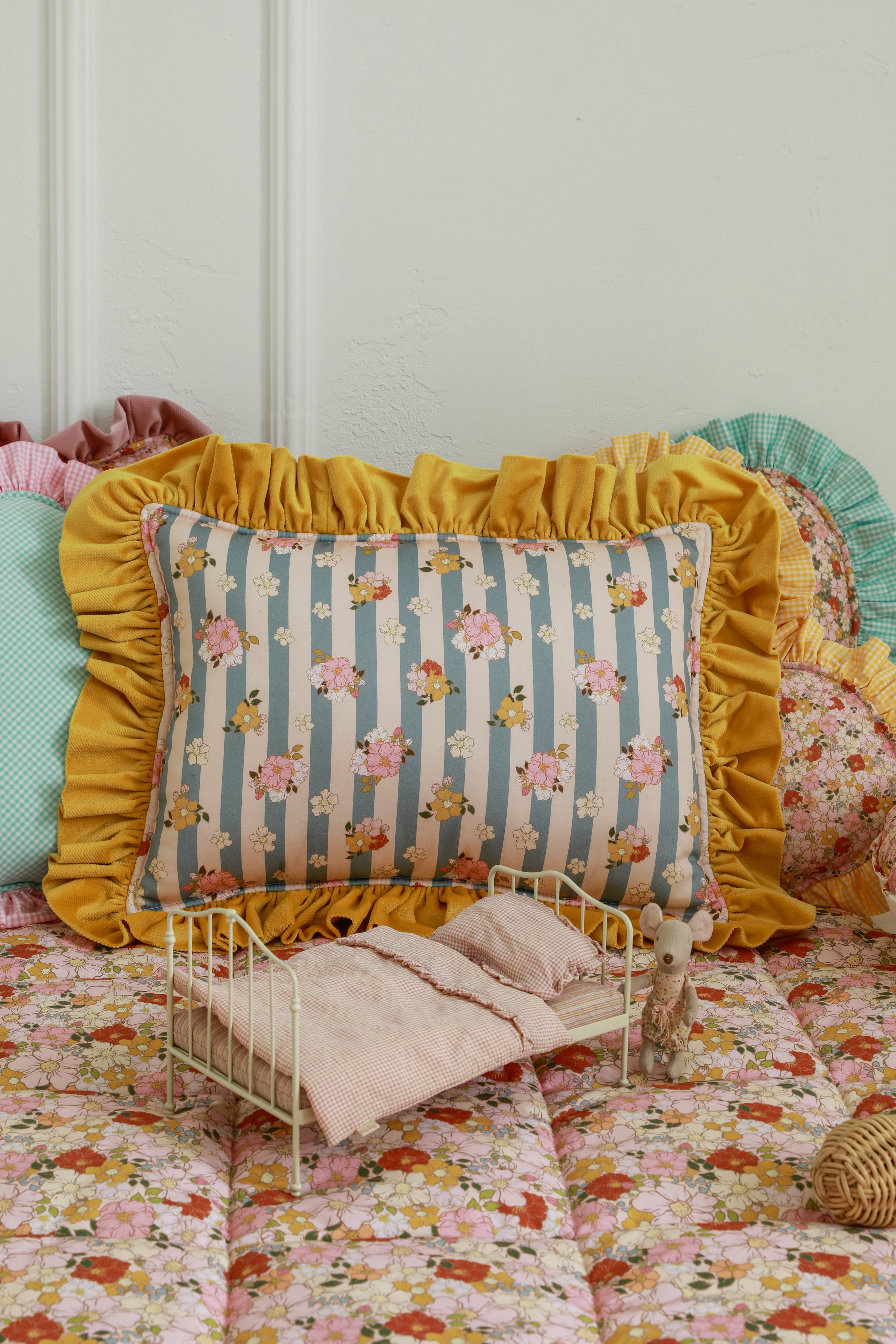 "summer Garden" Pillow With Frill