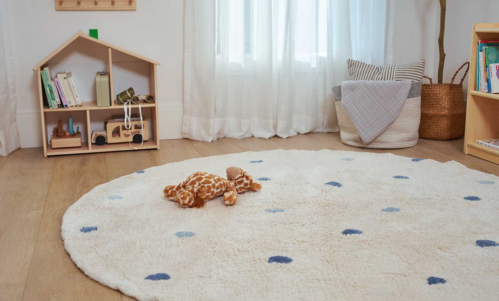 Dotted Washable Organic Cotton Rug In Blue