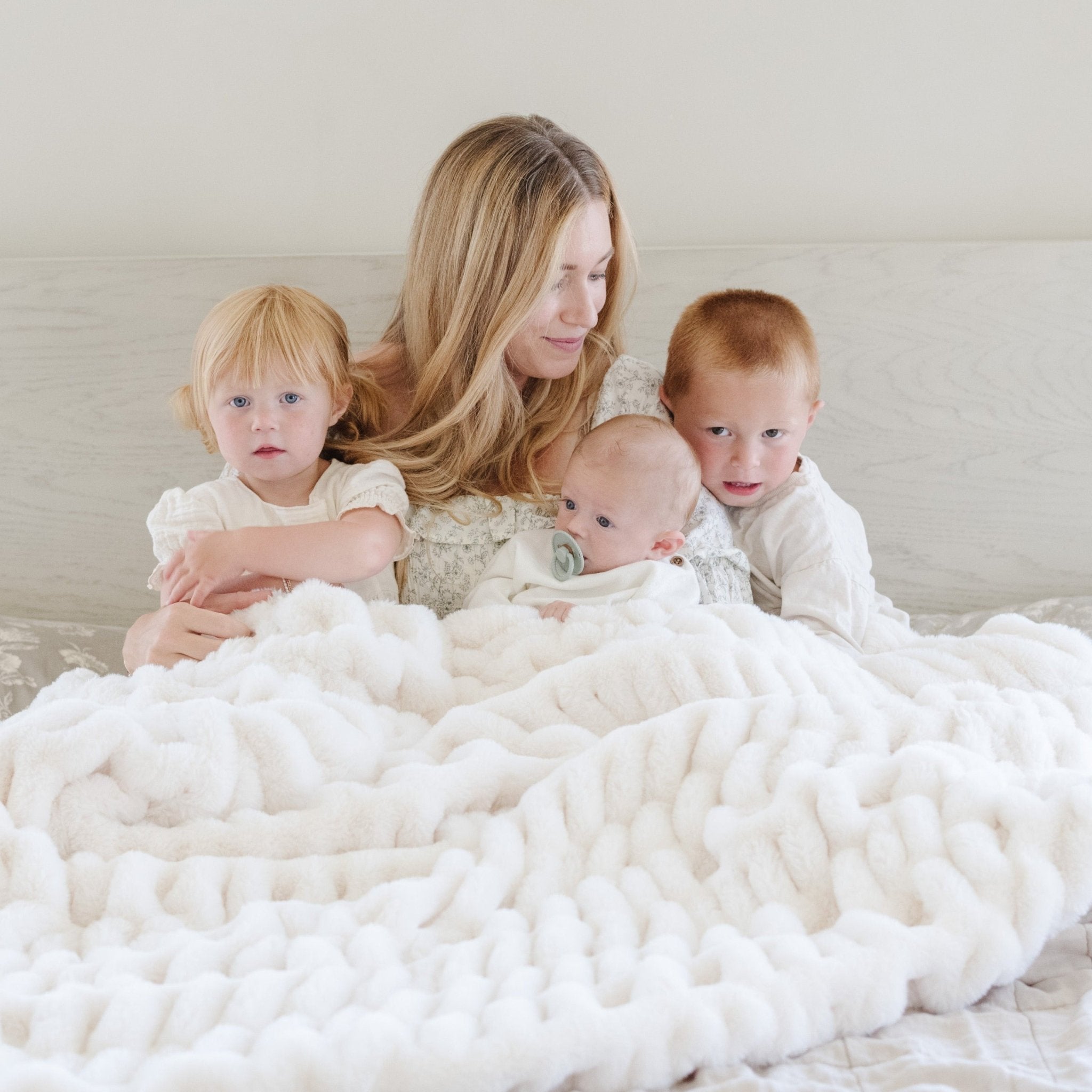 Saranoni Double Ruched Faux Fur XL Throw Blanket