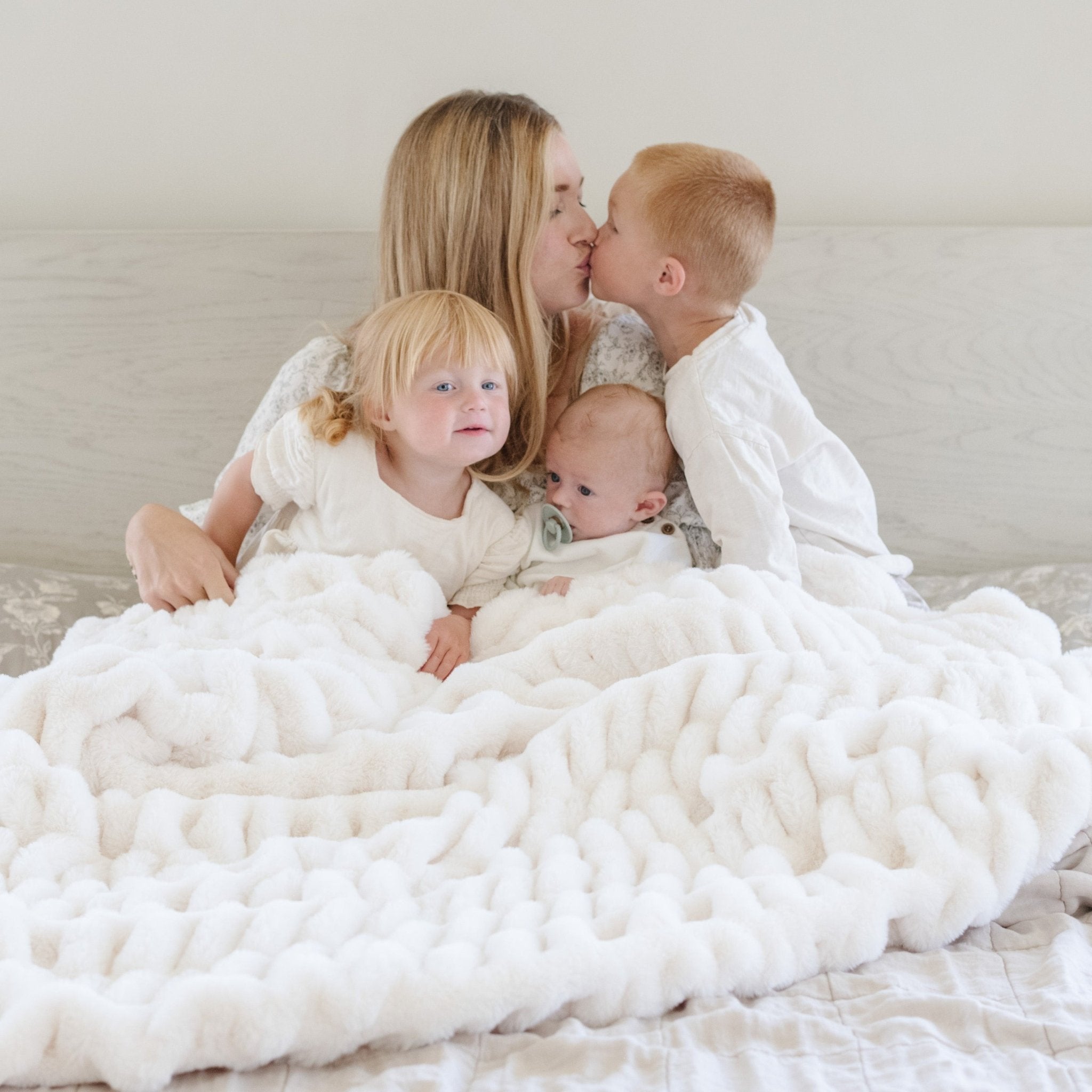 Double Ruched Faux Fur Xl Throw Blankets