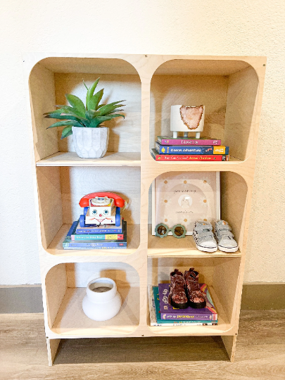 Grace- Modern Toy Shelf