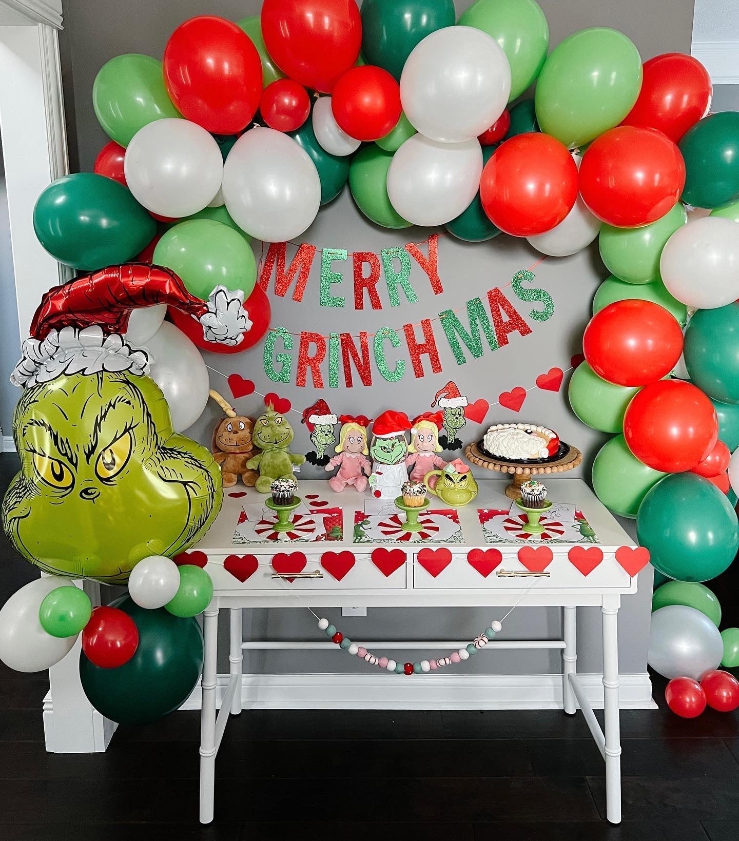 Grinch With Santa Hat Balloon