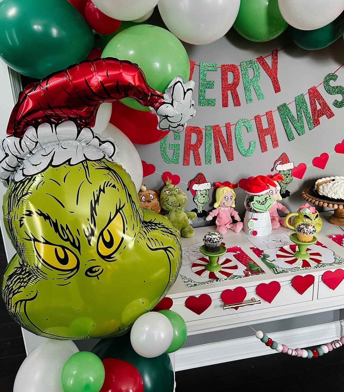 Grinch With Santa Hat Balloon