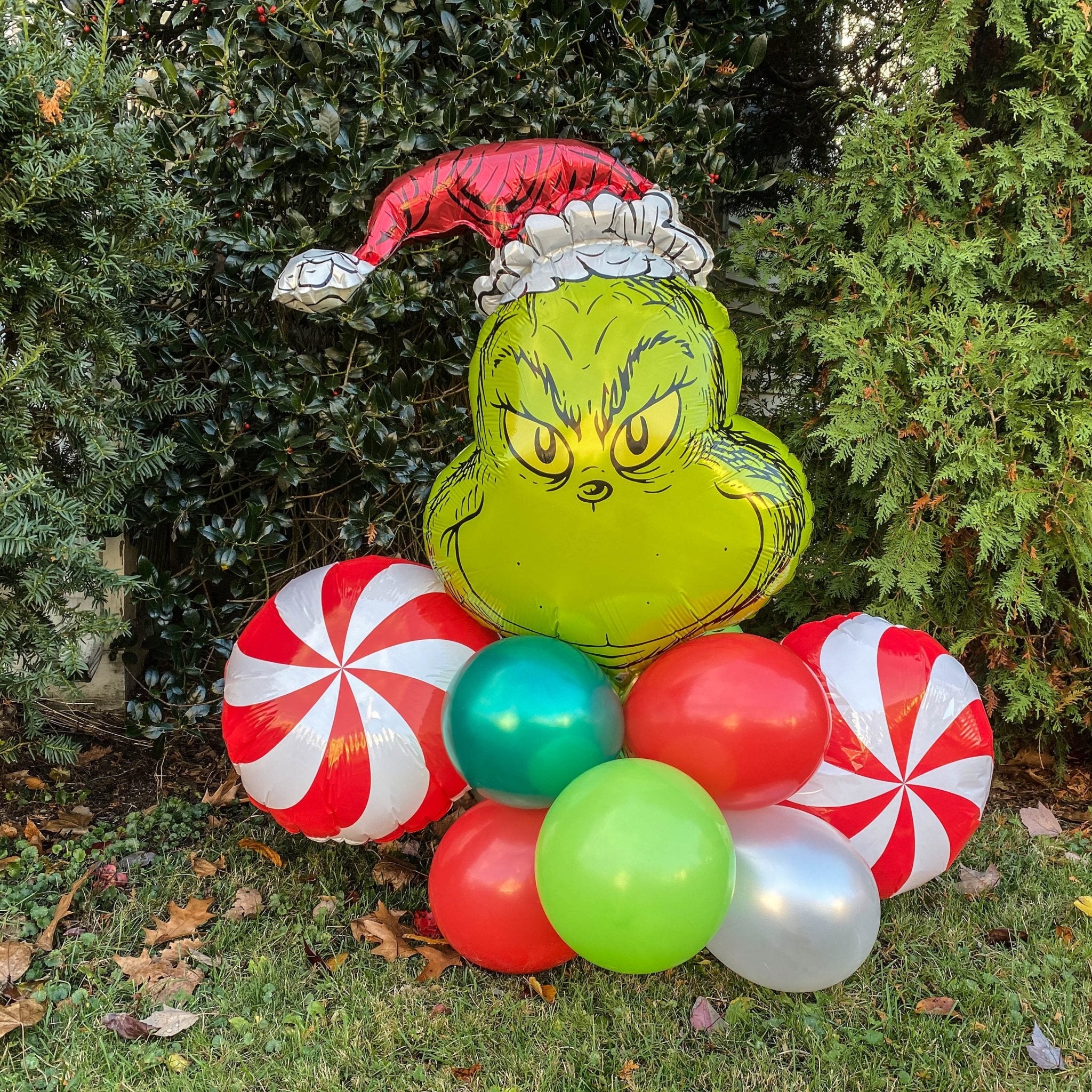 Grinch With Santa Hat Balloon
