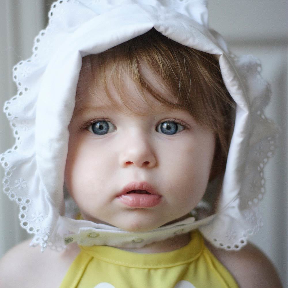 Bonnet In Eyelet Ruffles