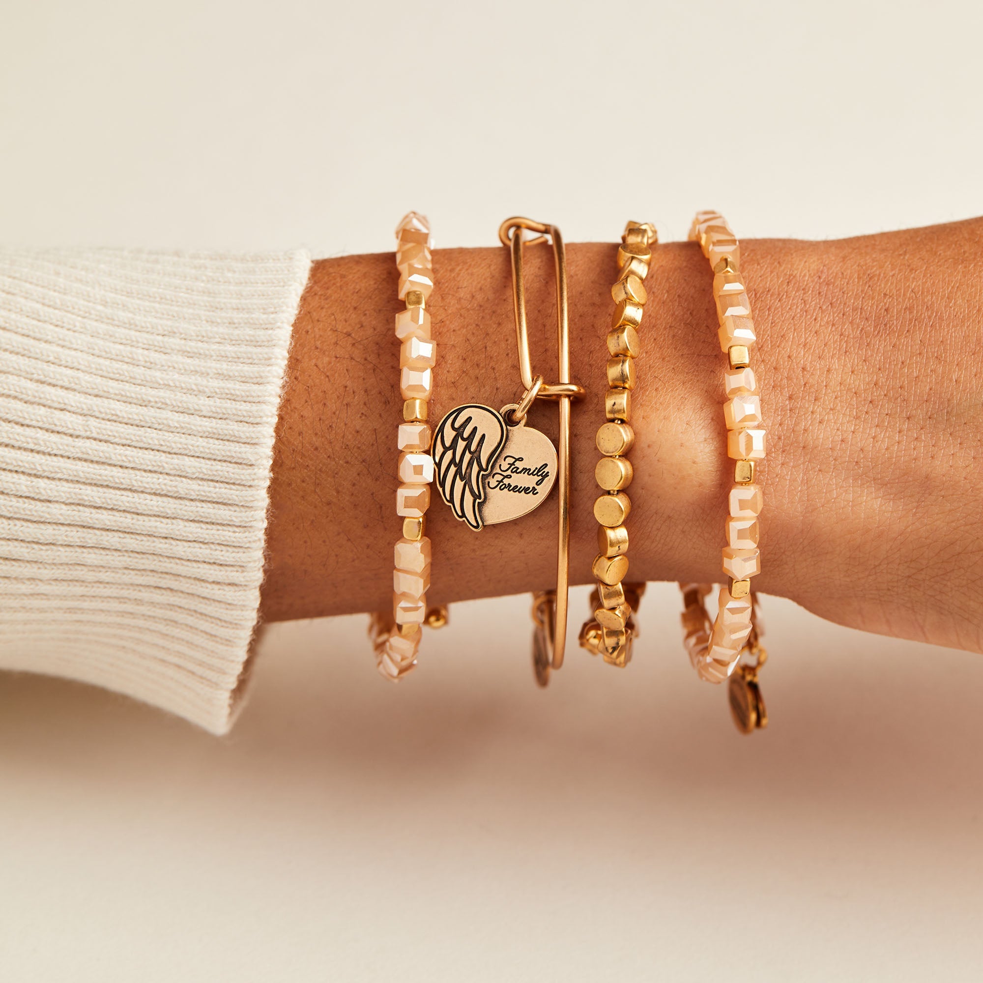 'family Forever' Angel Wing Heart Charm Bangle