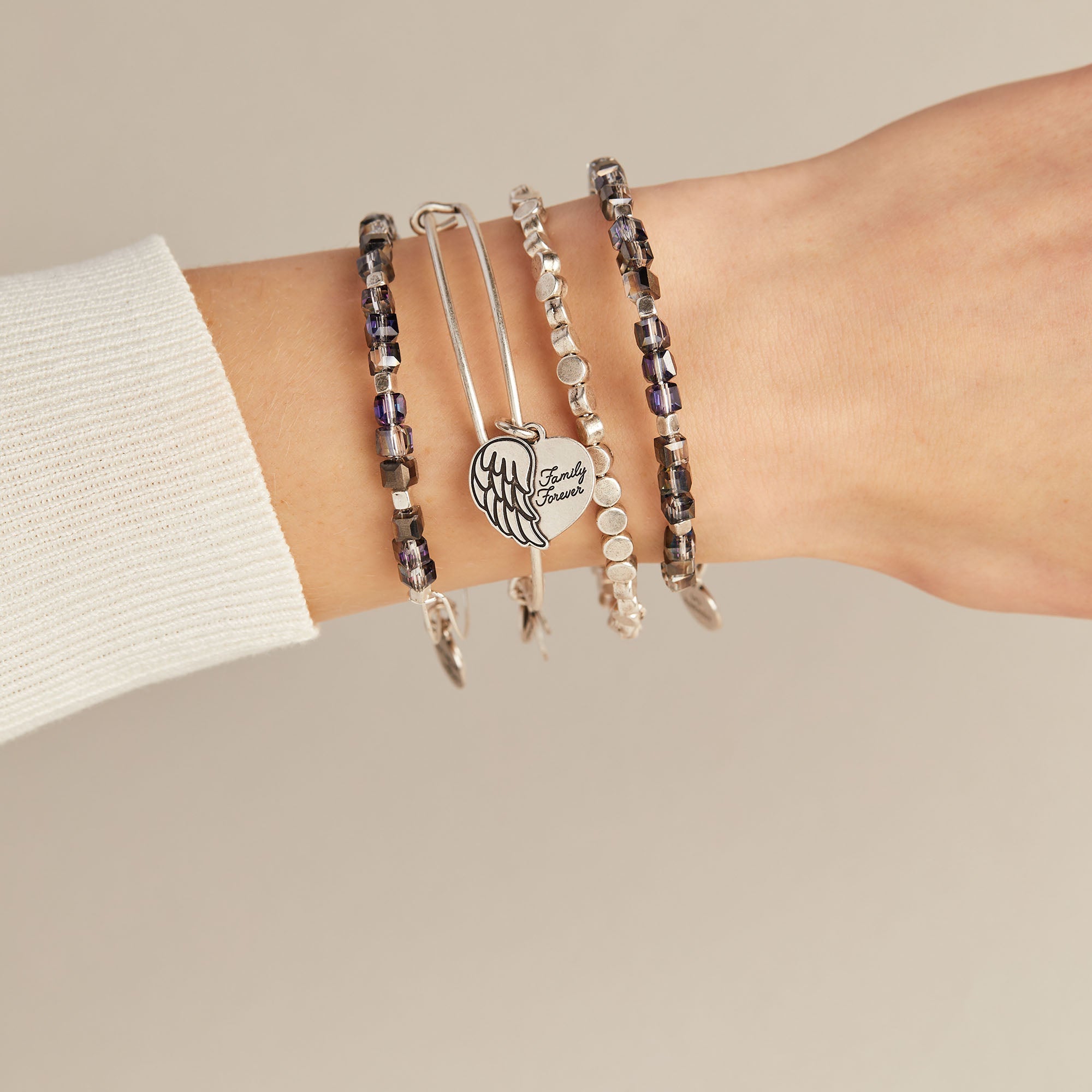 'family Forever' Angel Wing Heart Charm Bangle