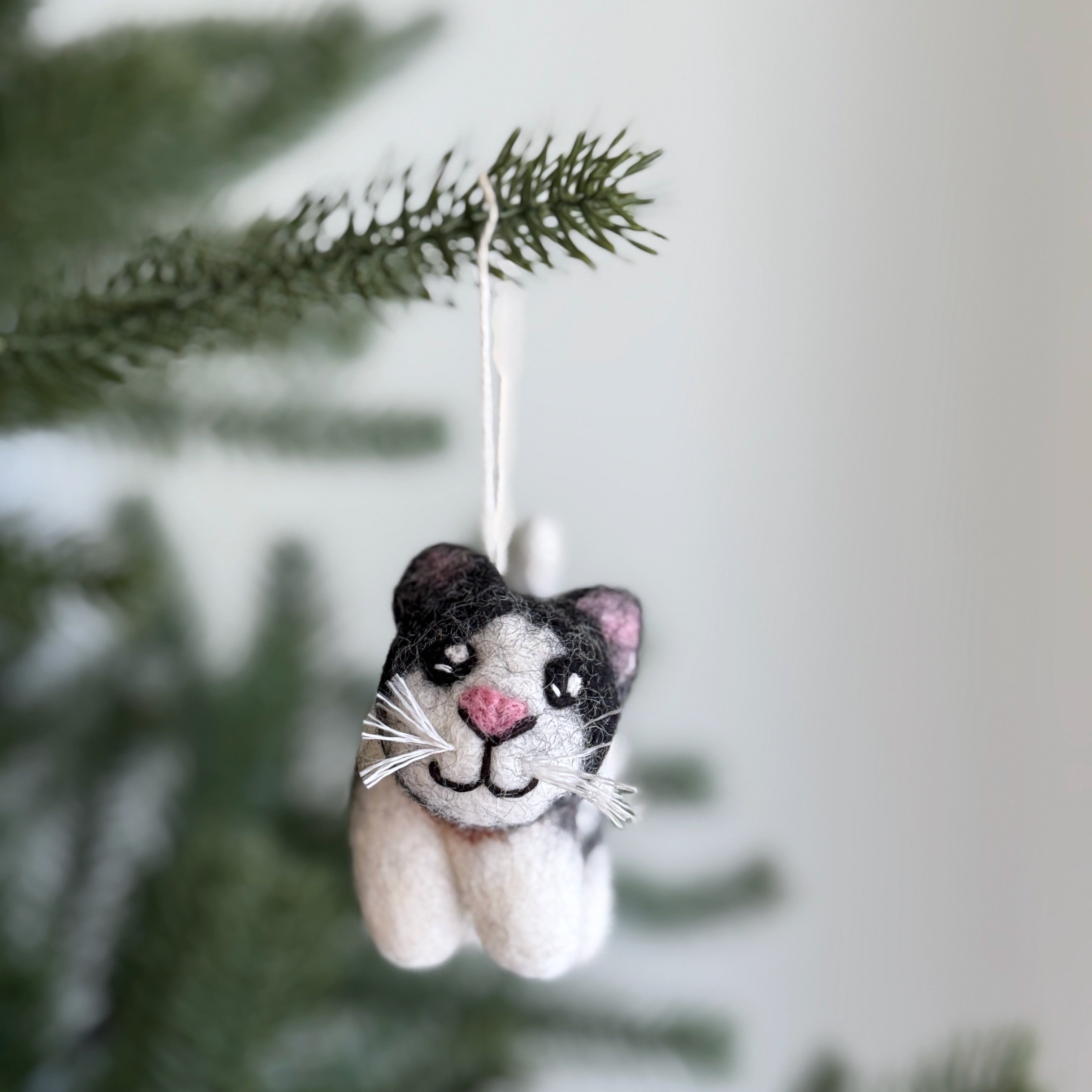 Felt Cat Ornament – Calico, Gray Tabby & Tuxedo 😺✨