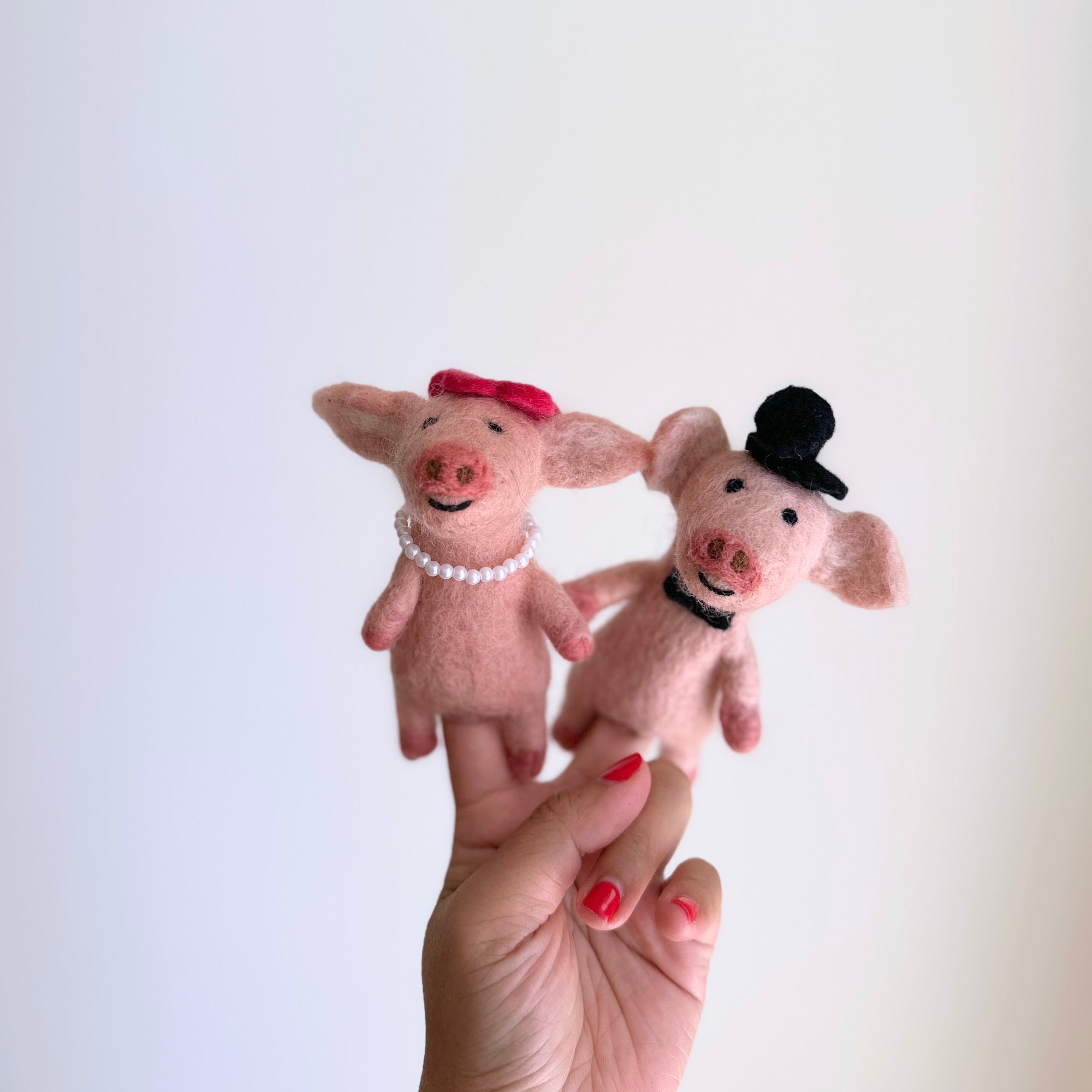 Felt Finger Puppets Set Of 2 - Piggy Couple
