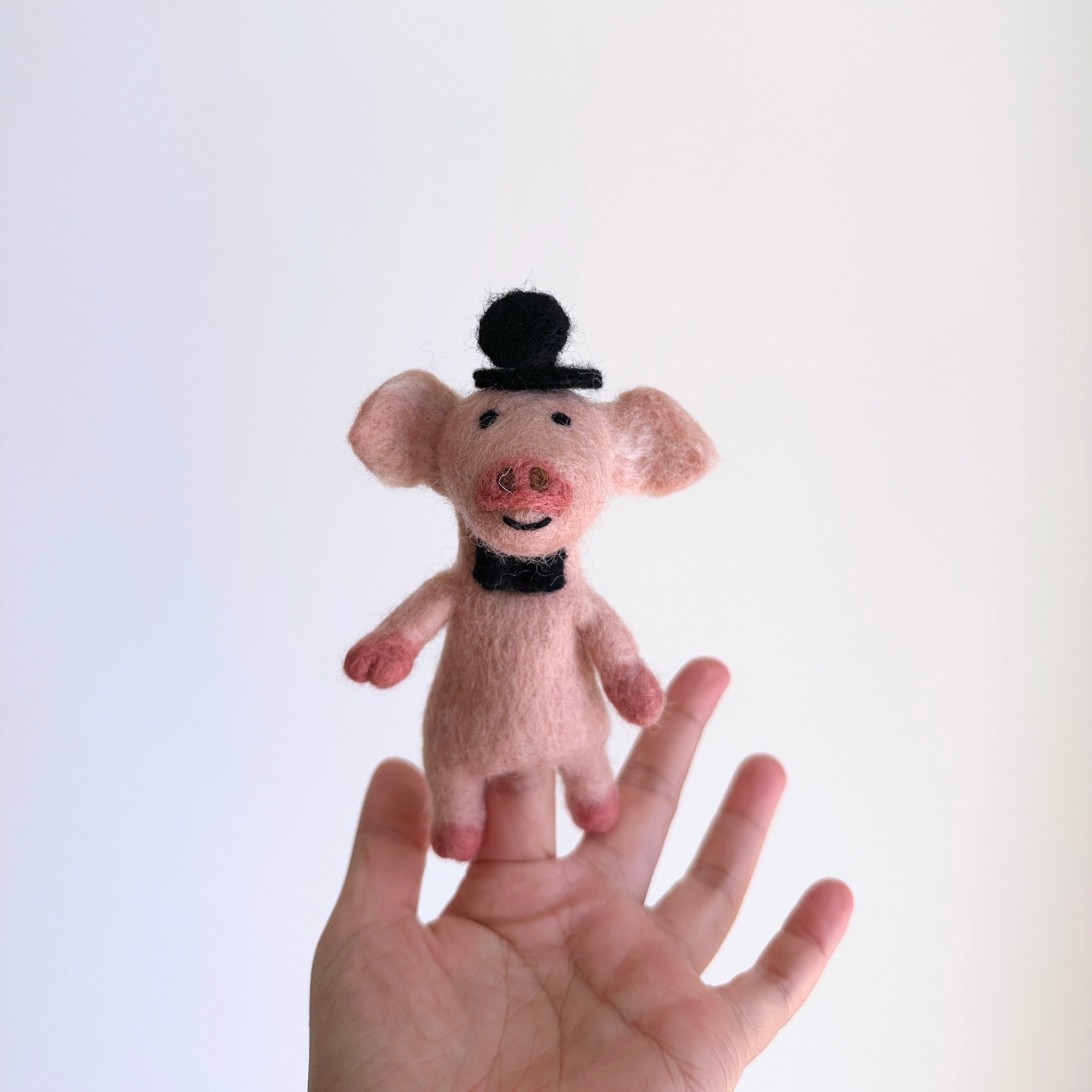 Felt Finger Puppets Set Of 2 - Piggy Couple