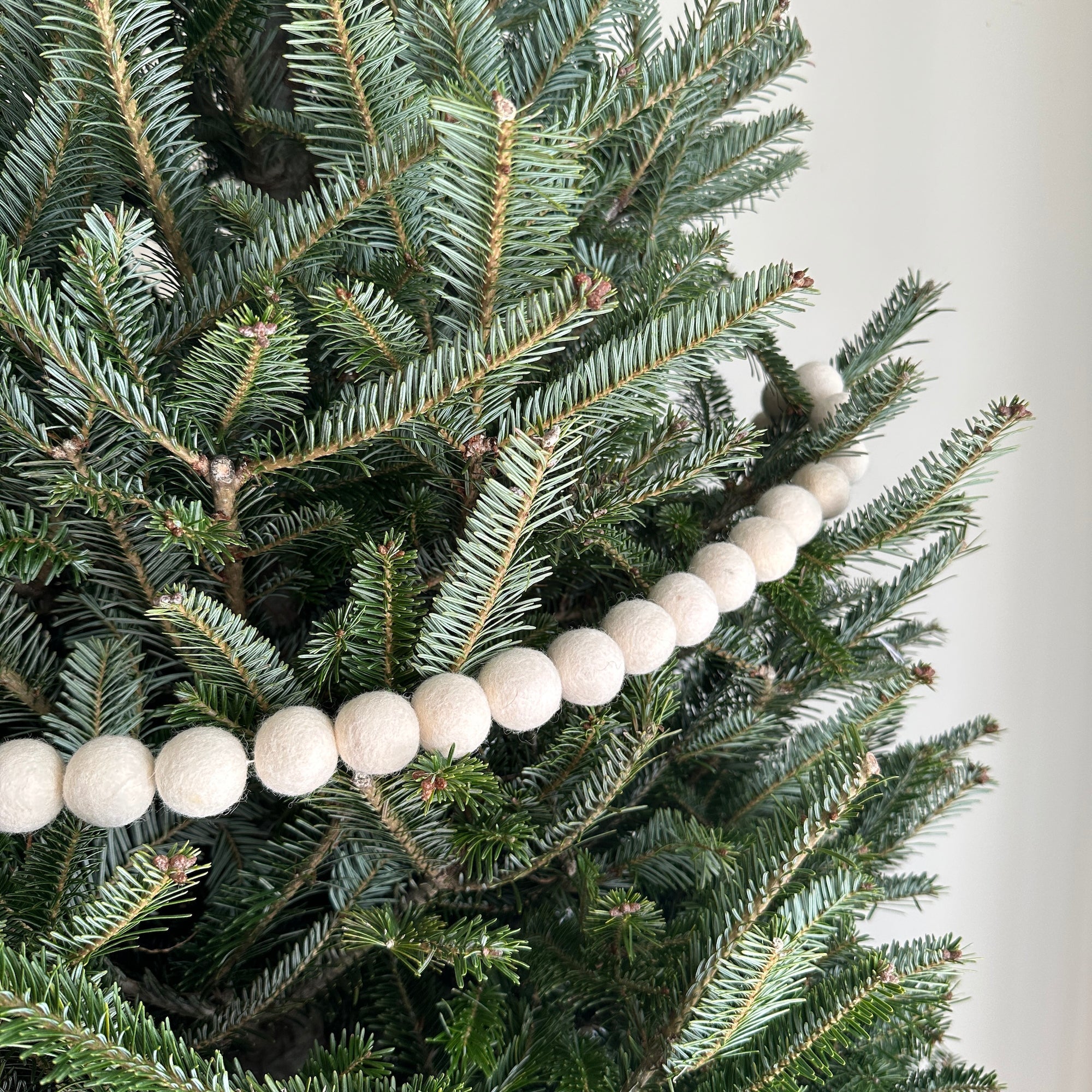 Felt White Pompom Ball Garland
