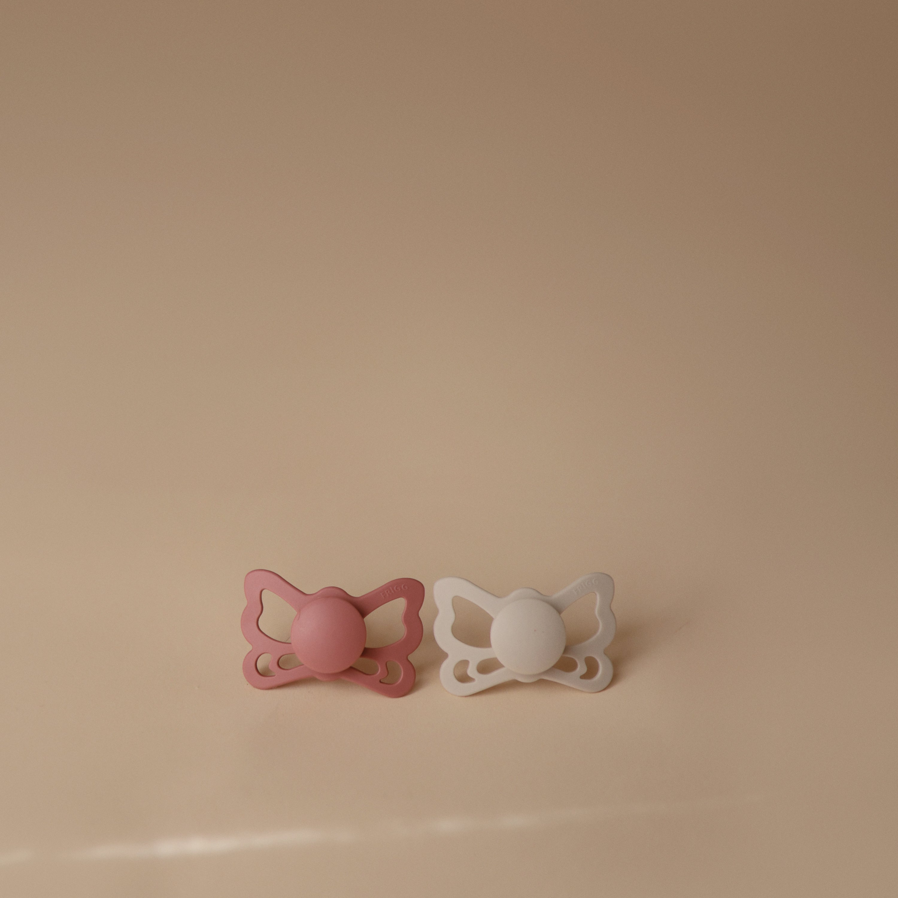 Frigg Butterfly Anatomical Silicone Pacifier 2-pack (6-18 Months)
