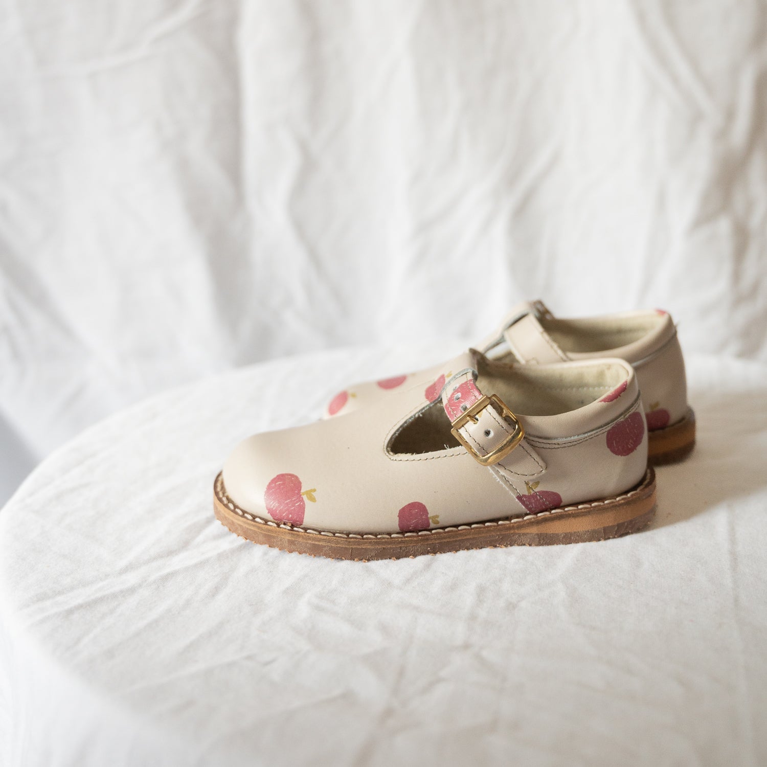 Flora T-strap - Apple