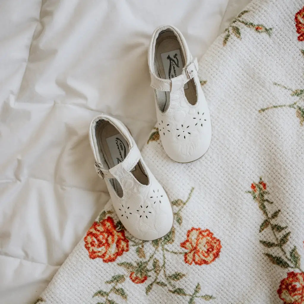 Flora T-strap - Ivory Pebble