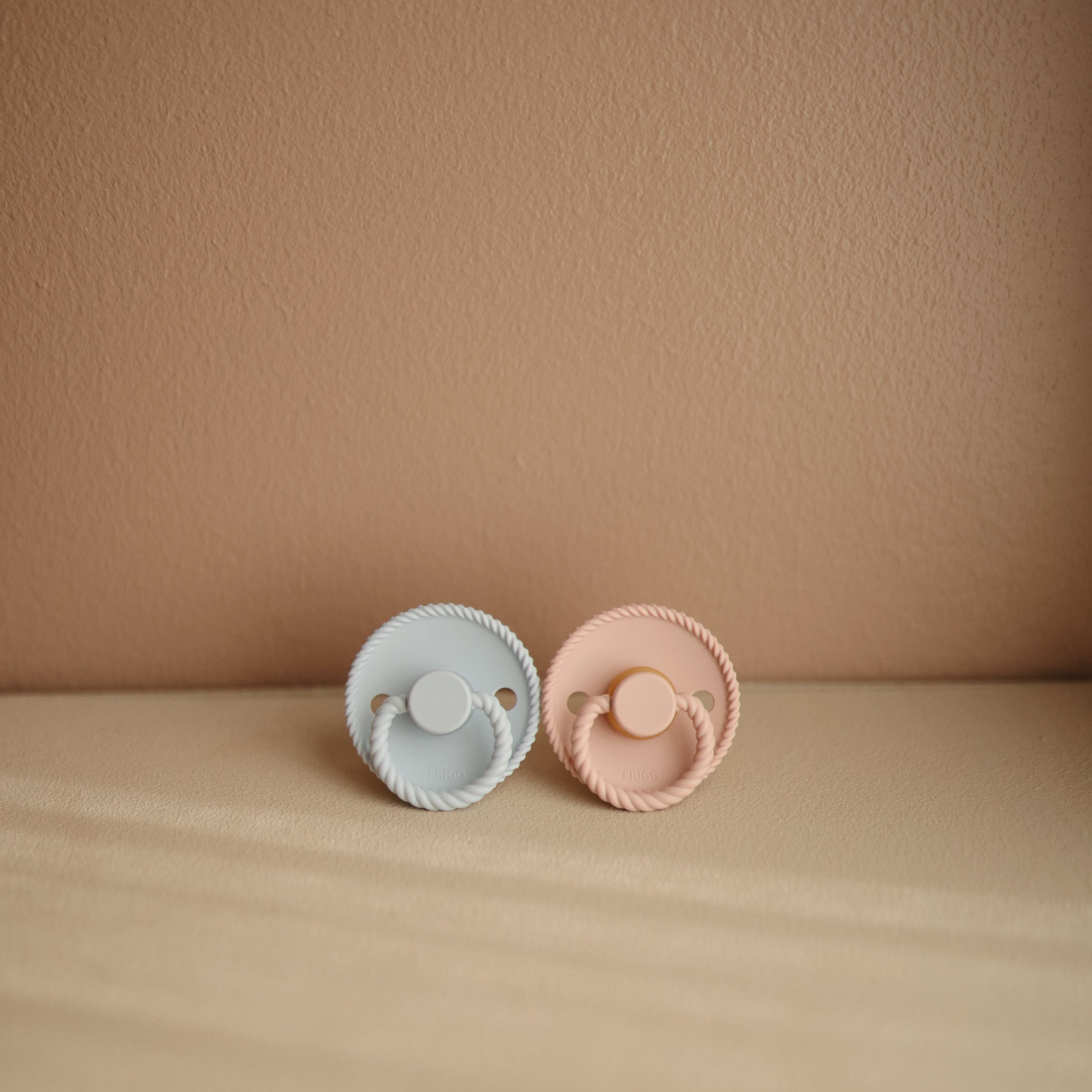 Frigg Rope Natural Rubber Pacifier 2-pack