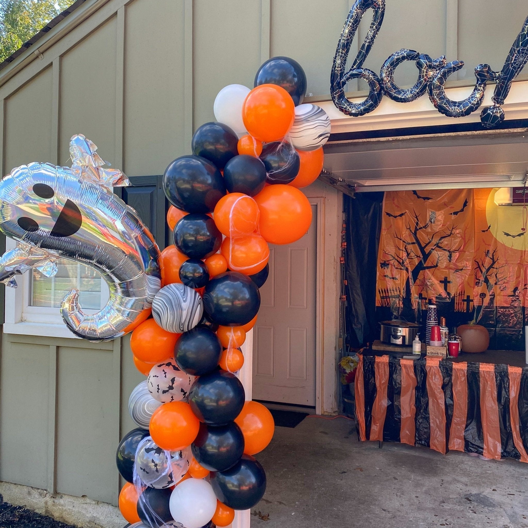 Holographic Ghost Balloon