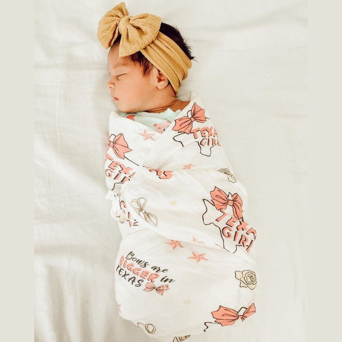 Gift Set: Texas Baby Girl Muslin Swaddle Blanket And Burp Cloth/bib Combo