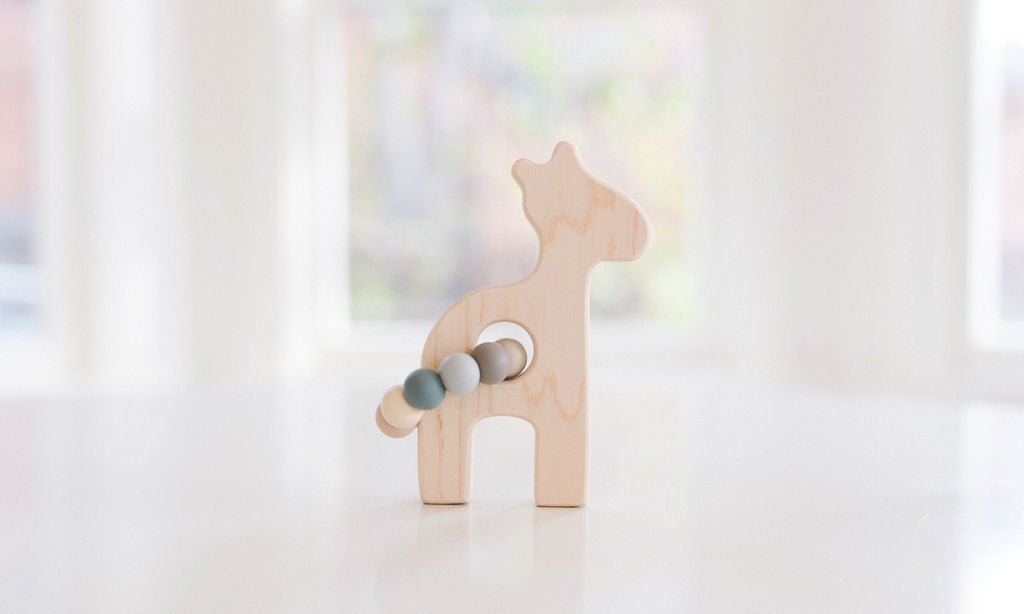 Giraffe Wooden Baby Grasping Toy With Teething Beads