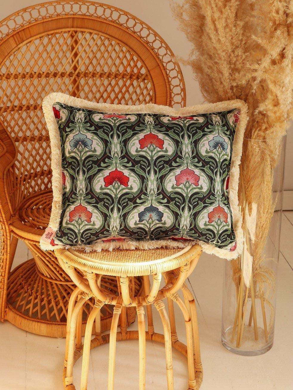 Green Medusa - Pillow With Fringe