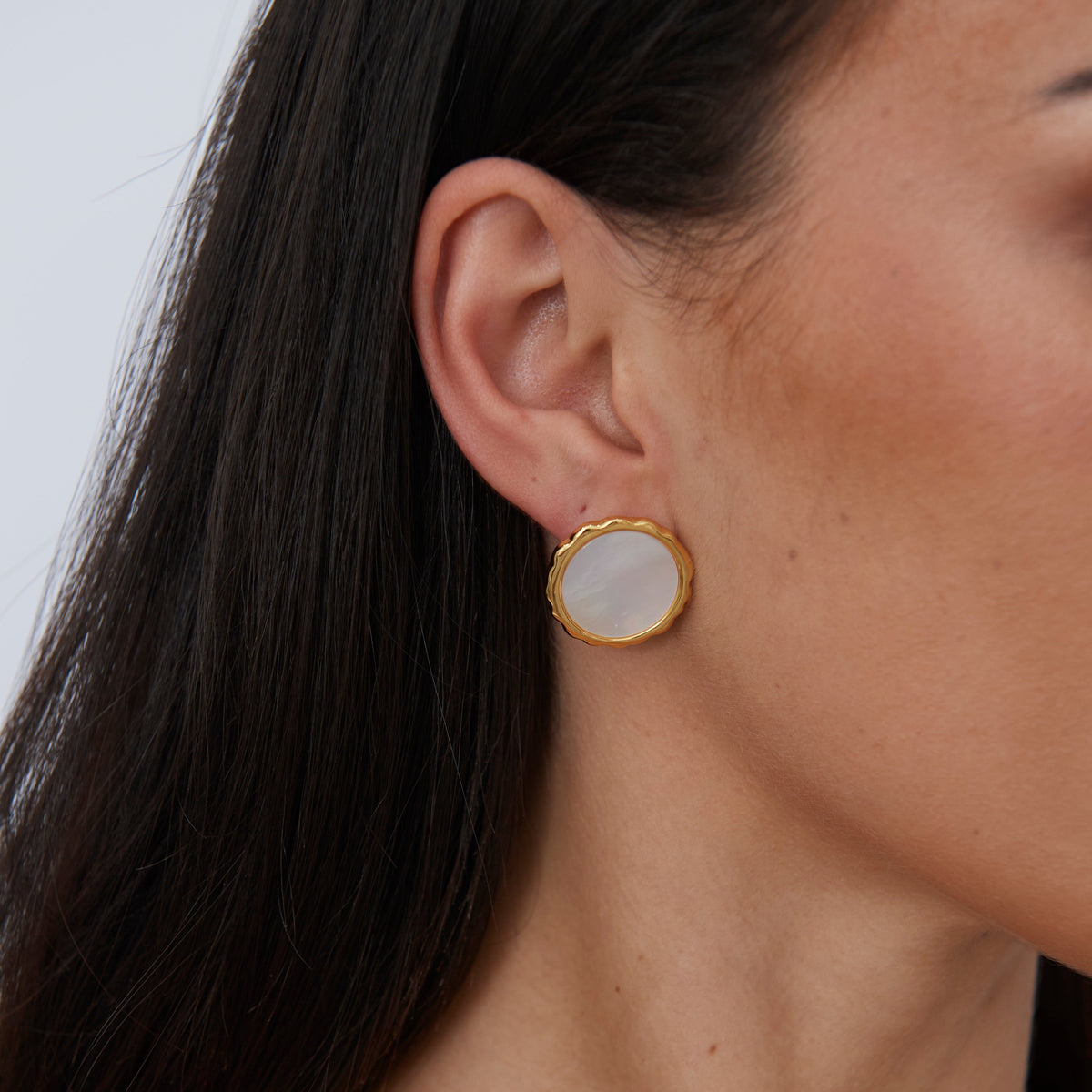 Gwen Mother Of Pearl Stud