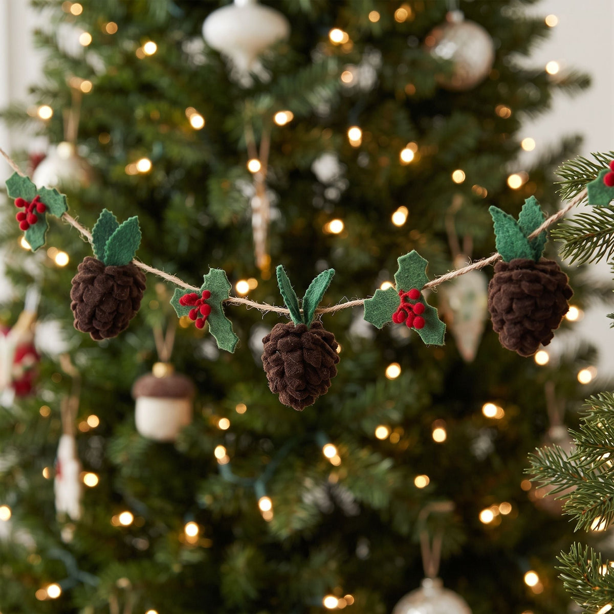 Handmade Christmas Garland - Pinecones And Holly Berries In Felt And Jute - 6'