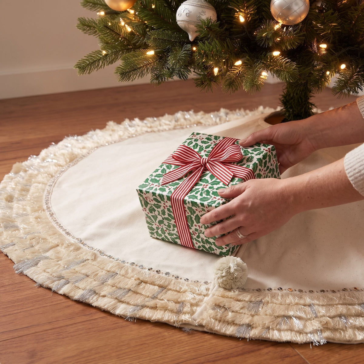 Handmade Cream Fringe Border Christmas Tree Skirt Wool 60"