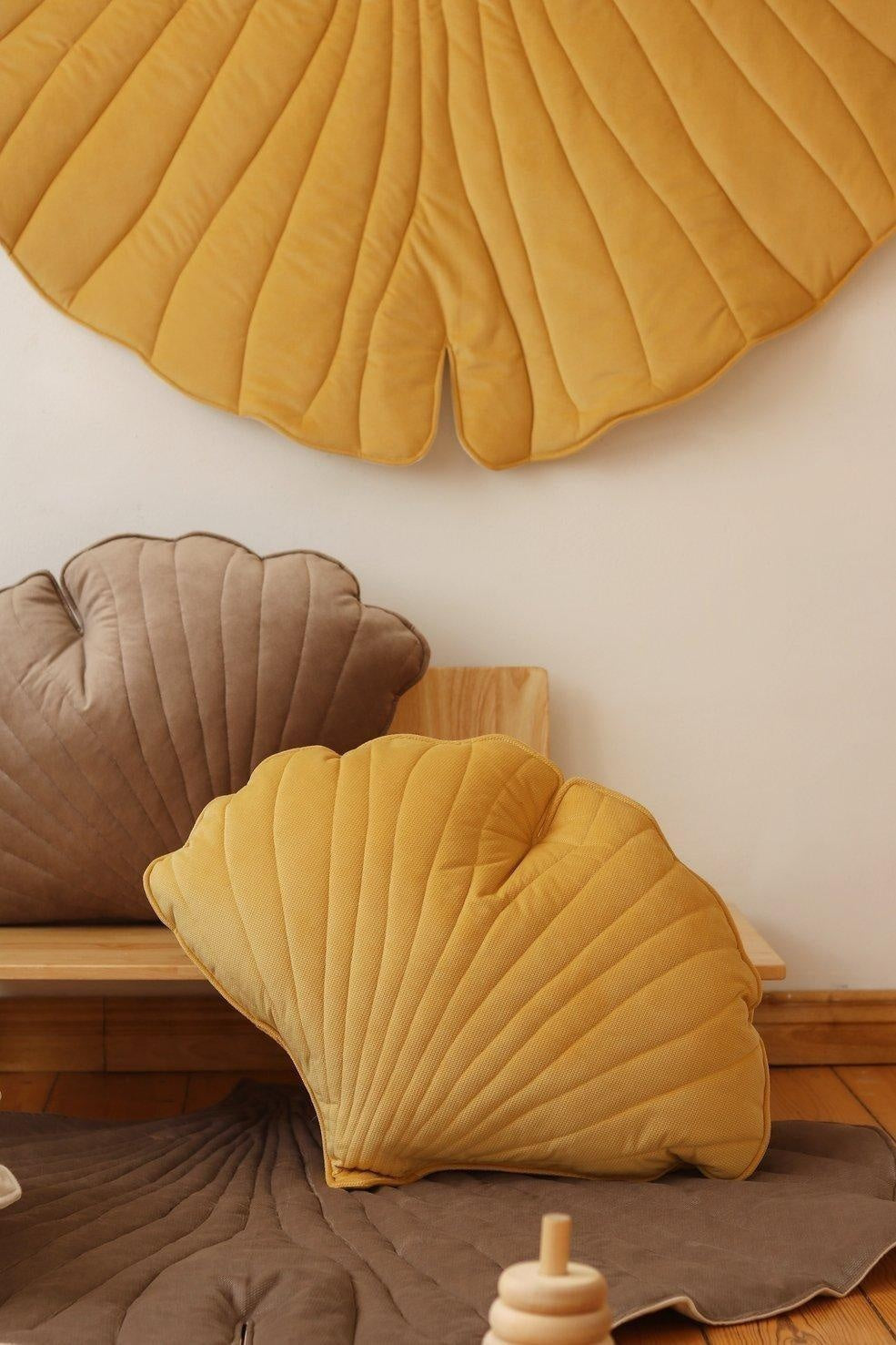 Velvet Honey Ginkgo Leaf Mat