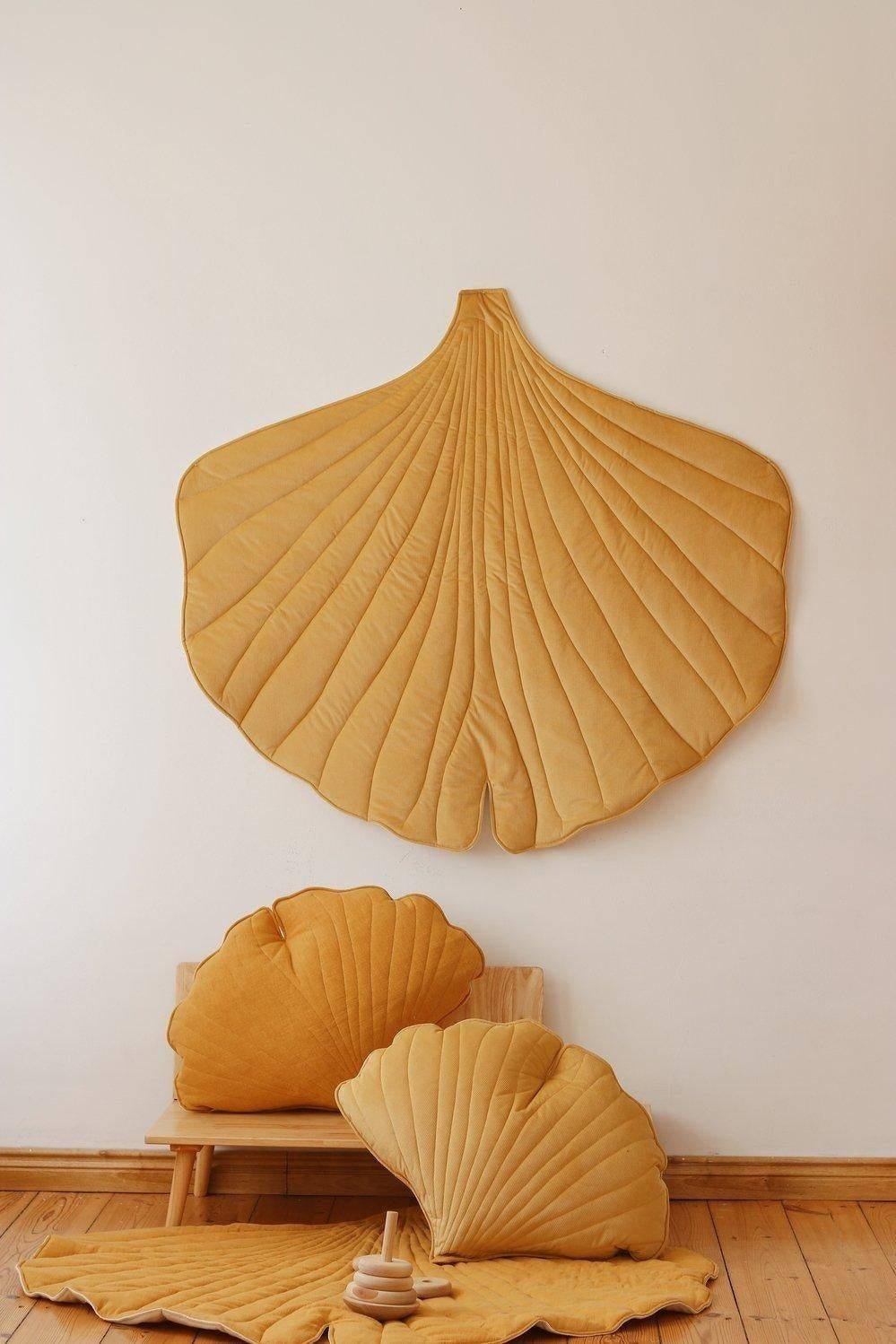 Velvet Honey Ginkgo Leaf Mat