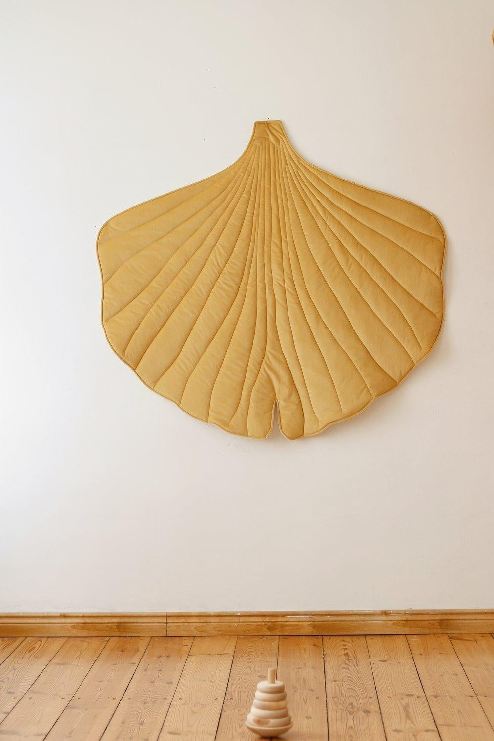 Velvet Honey Ginkgo Leaf Mat