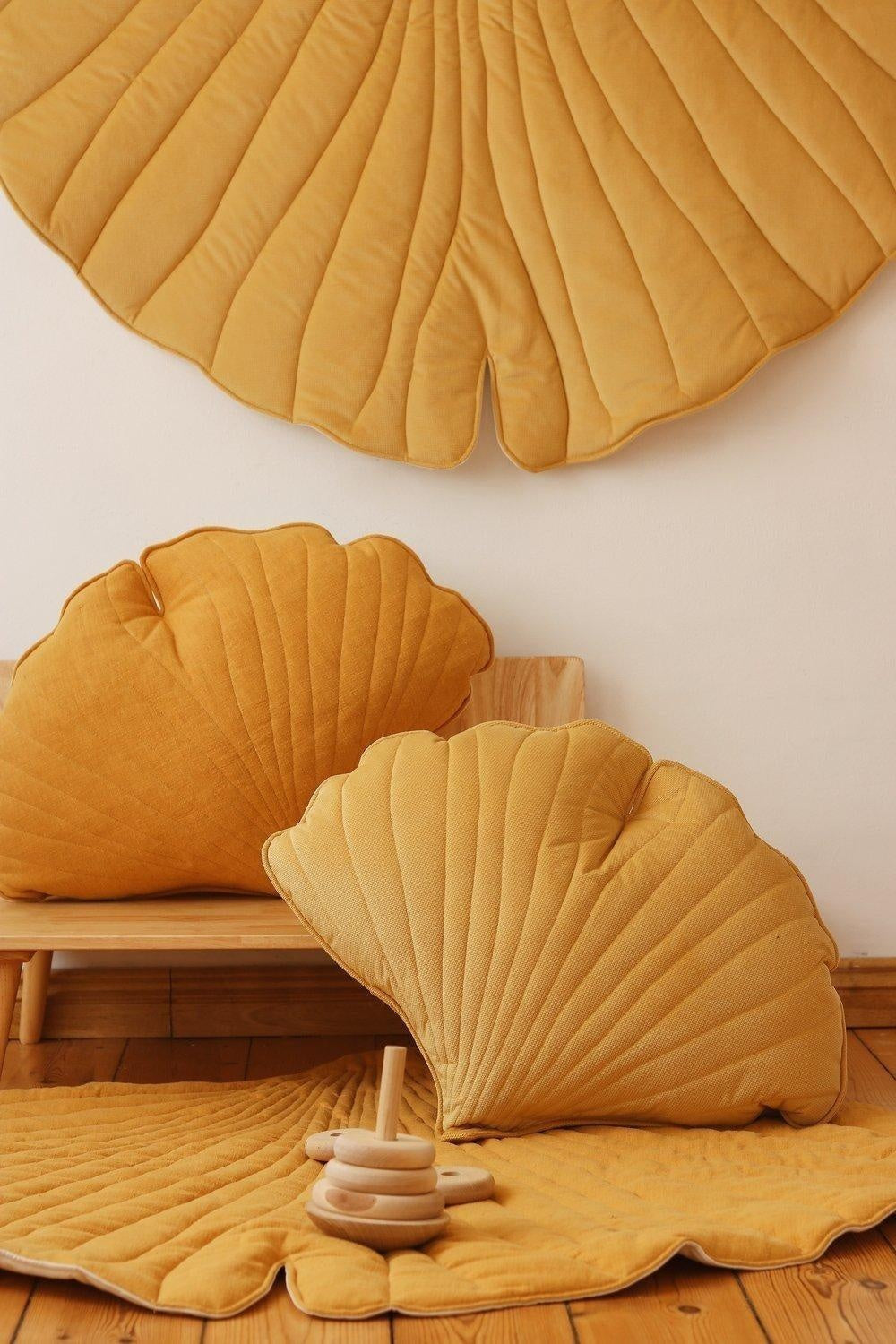 Velvet Honey Ginkgo Leaf Mat