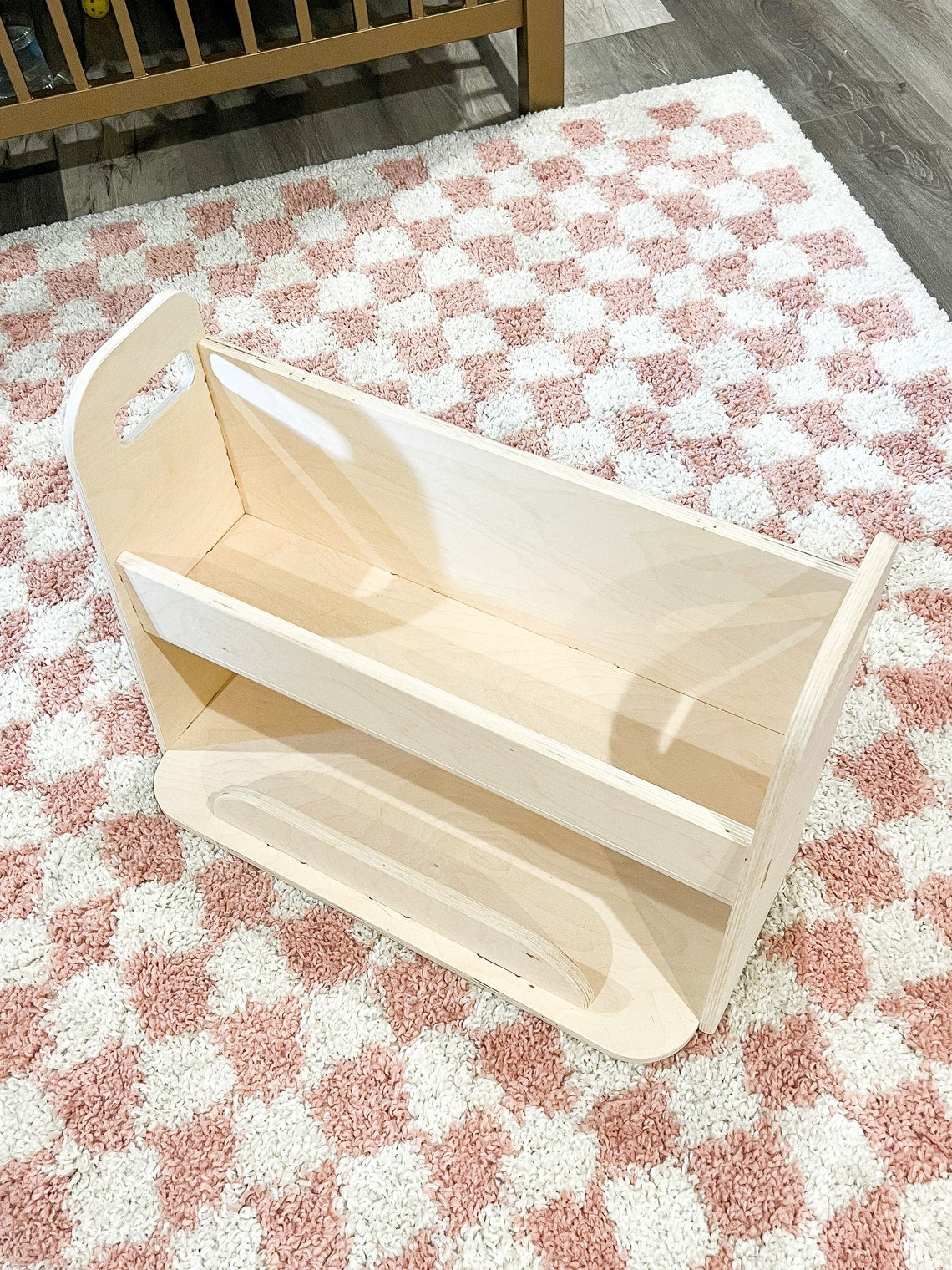 Janine- Portable Bookshelf